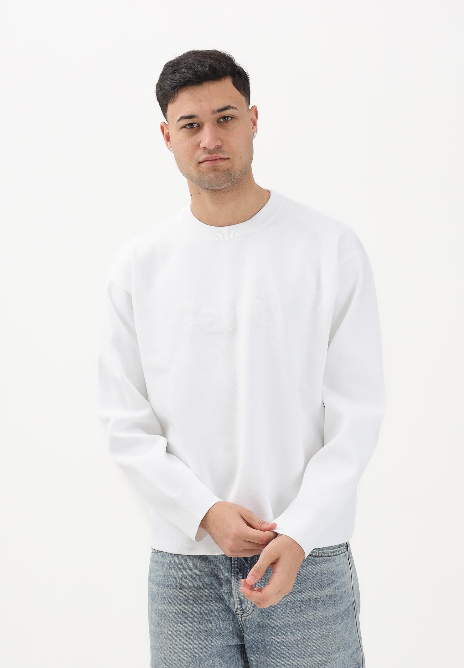 CALVIN KLEIN JEANS Maglioncino girocollo bianco da uomo con grafica con logo tono su tono LV04RE304GYAA . CALVIN KLEIN JEANS