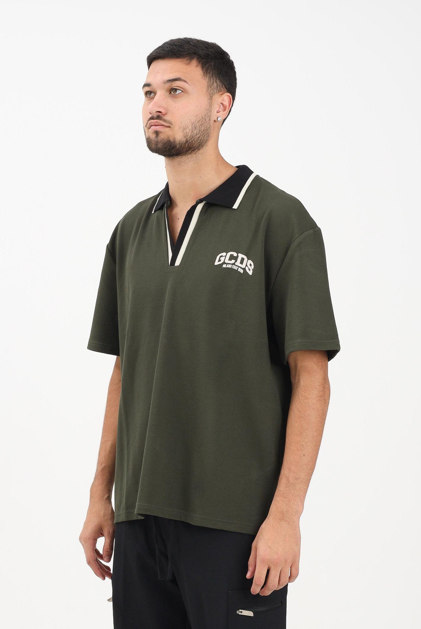 GCDS Polo a manica corta verde militare da uomo con Logo Lounge B2EM2500JJ6 88 GCDS
