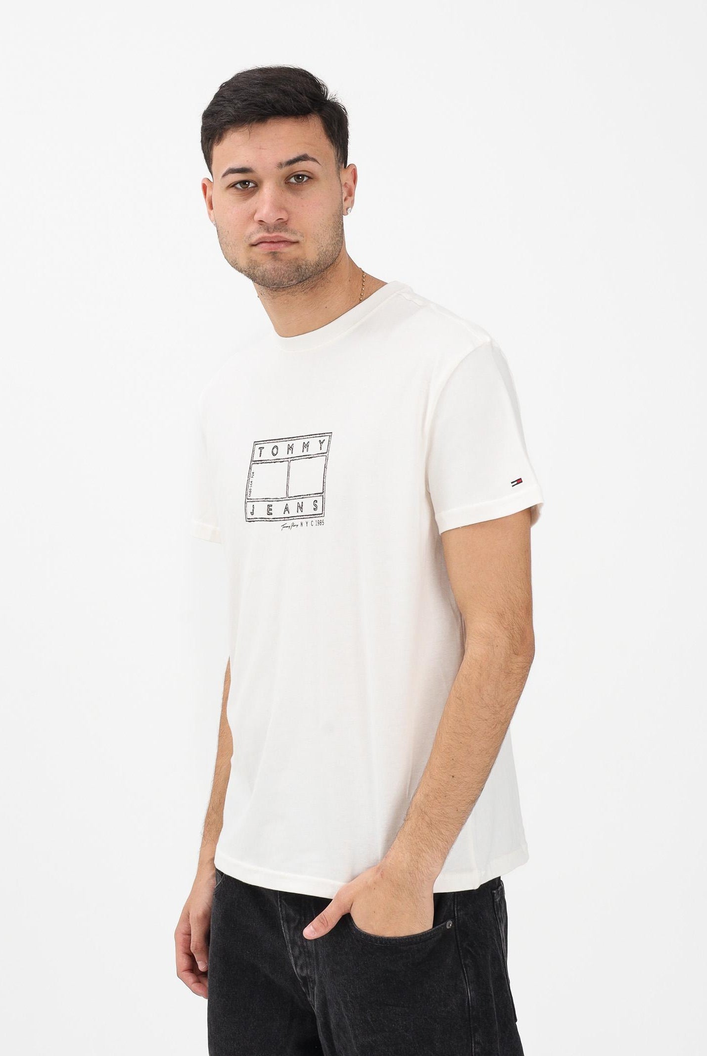 TOMMY JEANS T-shirt a manica corta panna da uomo con logo a timbro DM0DM22317 YBH TOMMY JEANS