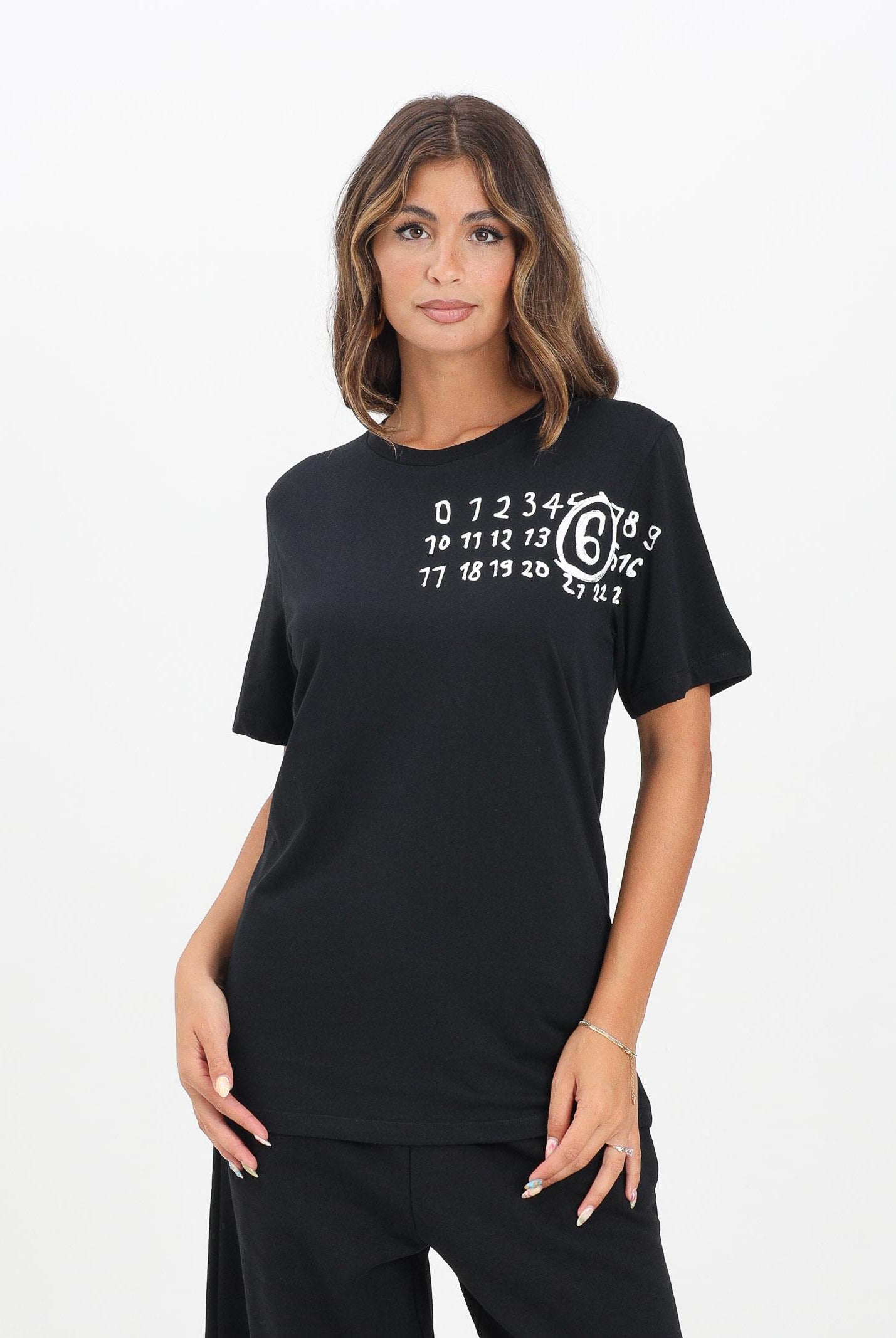 MAISON MARGIELA T-shirt a manica corta nera per donna, ragazzi e bambini arricchita da un logo Hand Written M60897MM02Y M6900 MAISON MARGIELA