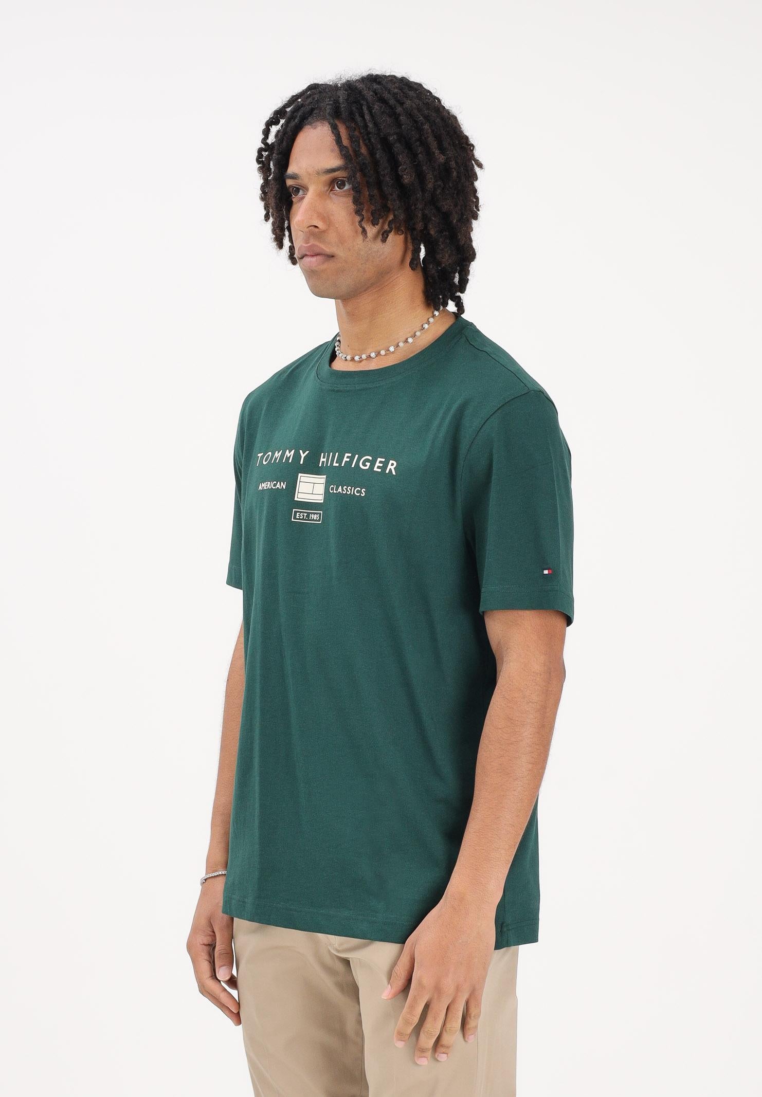 TOMMY HILFIGER T-shirt a manica corta verde da uomo con stampa MW0MW42365 MBN TOMMY HILFIGER