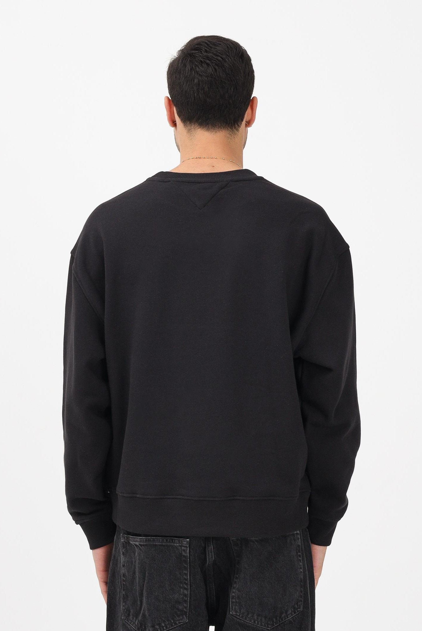 TOMMY JEANS Felpa girocollo nera da uomo stile '90s con distintivo DM0DM22384 BDS TOMMY JEANS