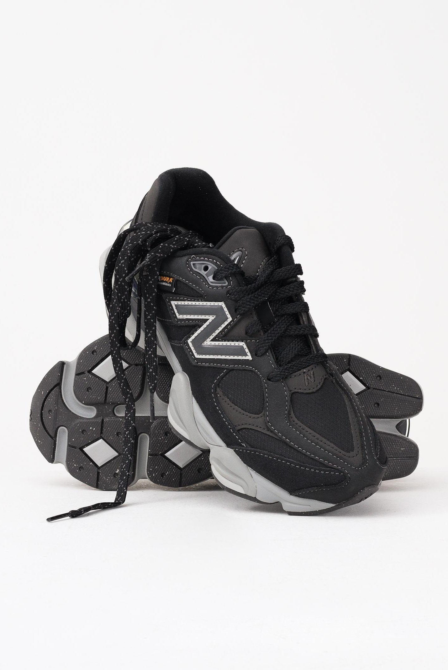 NEW BALANCE Sneakers 9060 nere per uomo e donna U9060ORA . NEW BALANCE