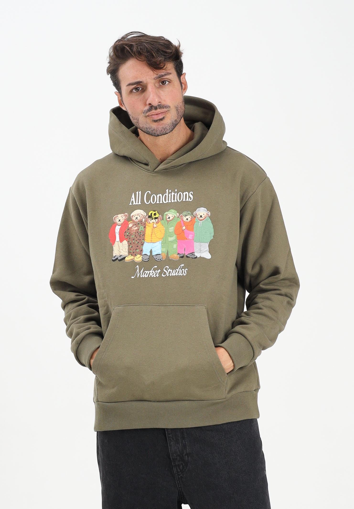 MARKET Felpa con cappuccio verde militare da uomo caratterizzata da stampa di orsetti F5MKMAHS019 949 MarKET