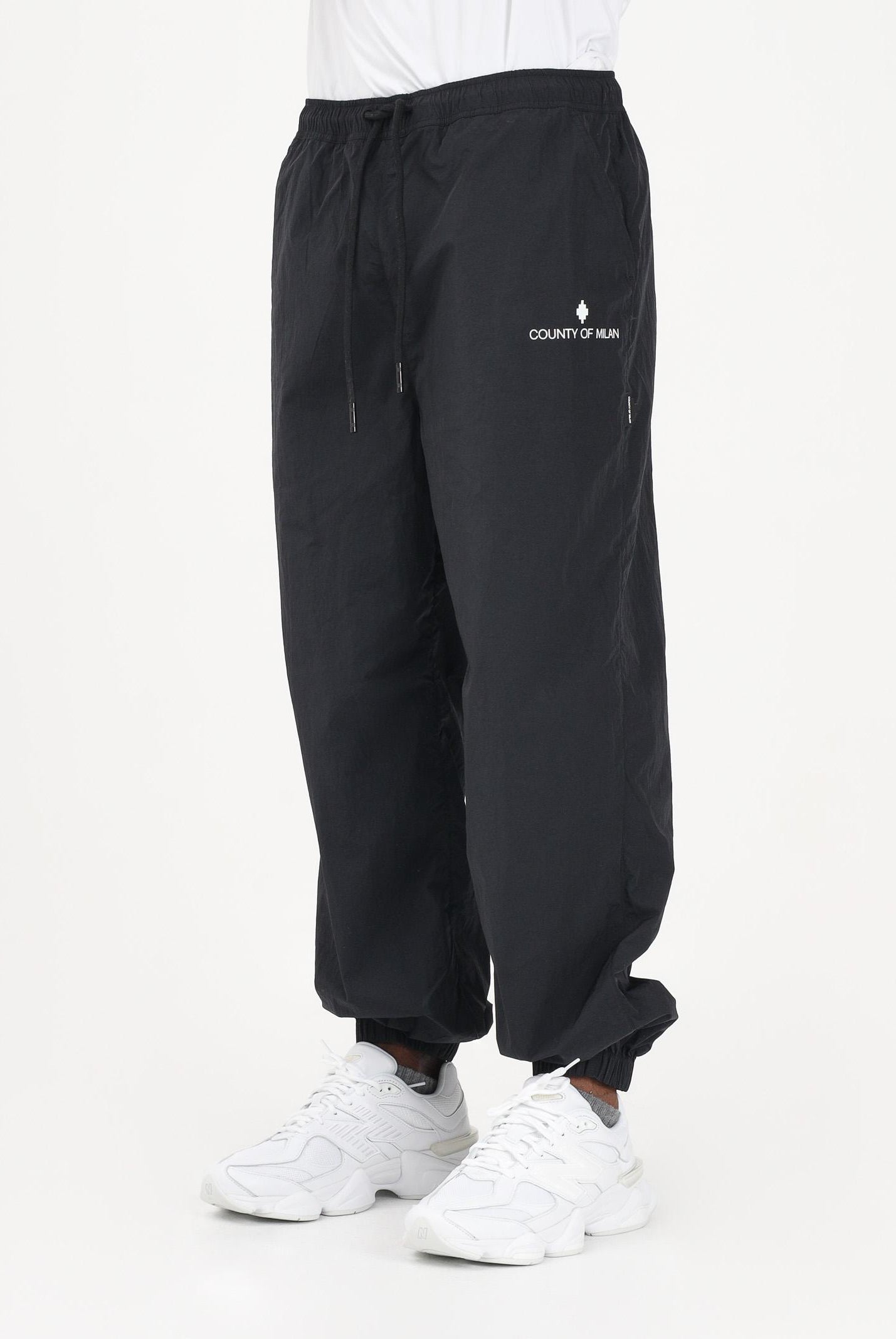 MARCELO BURLON COUNTY OF MILAN Pantalone sportivo nero da uomo con logo S6CMMAPA076 110 MARCELO BURLON COUNTY OF MILAN