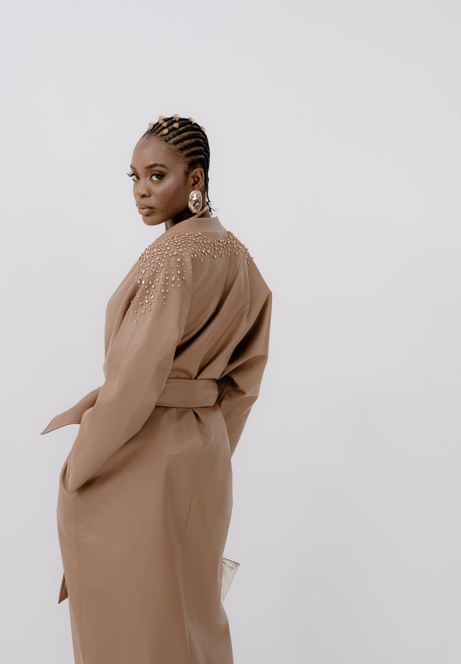 ALMA SANCHEZ Trench Sabelle in ecopelle color cammello da donna AS2526077EP 122 ALMA SANCHEZ