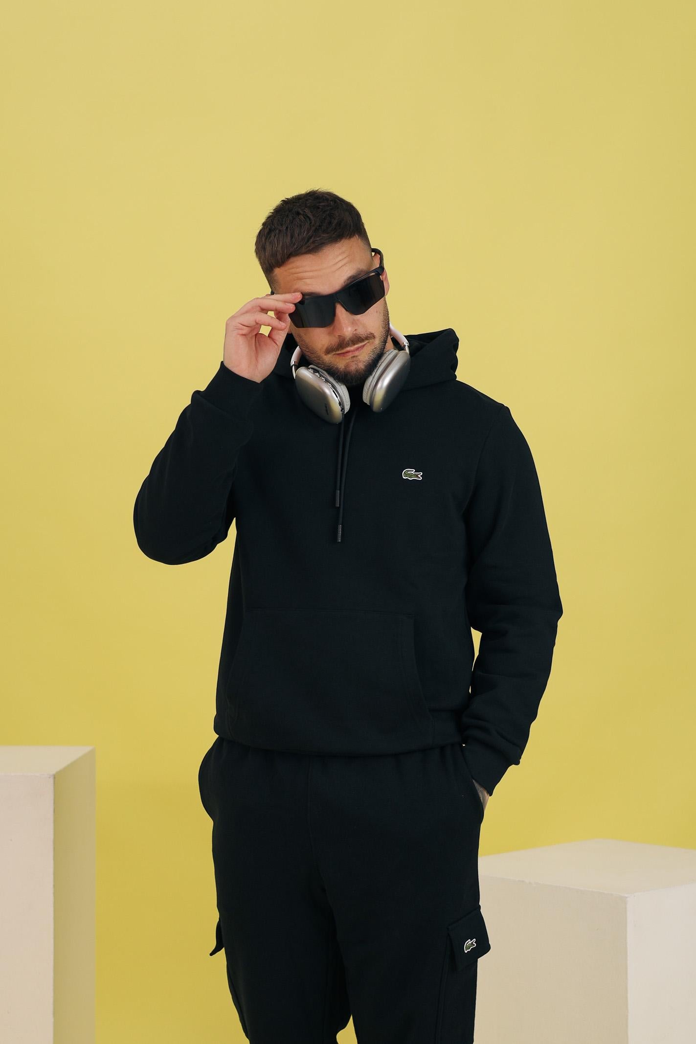 LACOSTE Felpa con cappuccio nera per uomo e donna rifinita da patch logo SH9839 031 LACOSTE