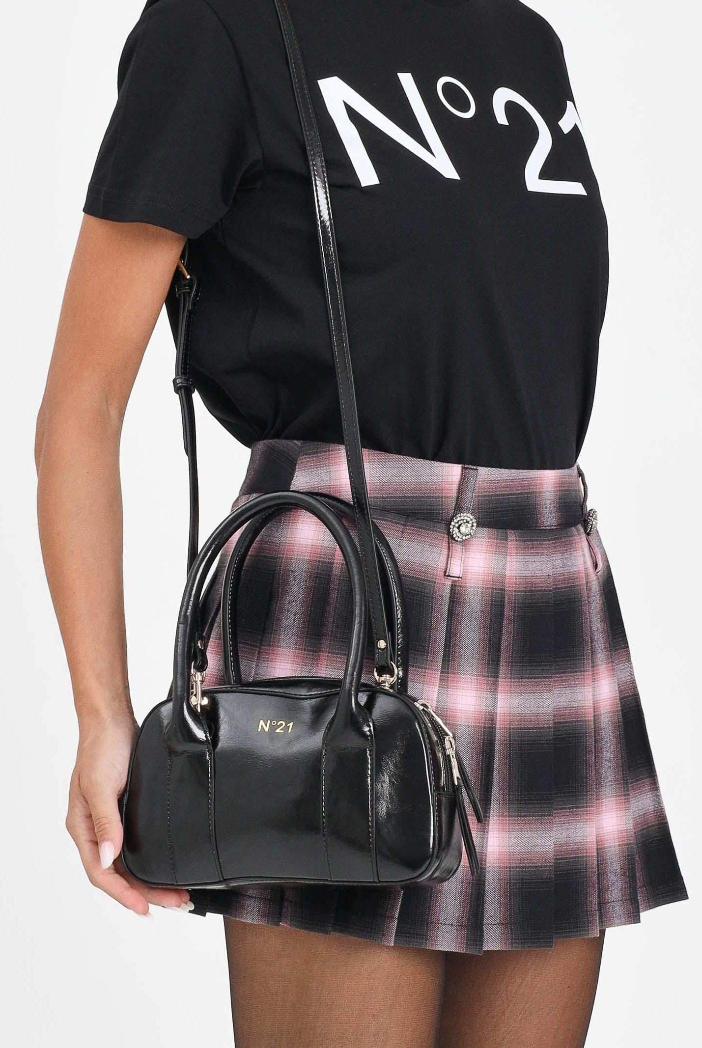 N21 Borsa a mano nera da donna realizzata in tessuto spalmato martellato con logo N°21 N21096N0246 0N900 N21