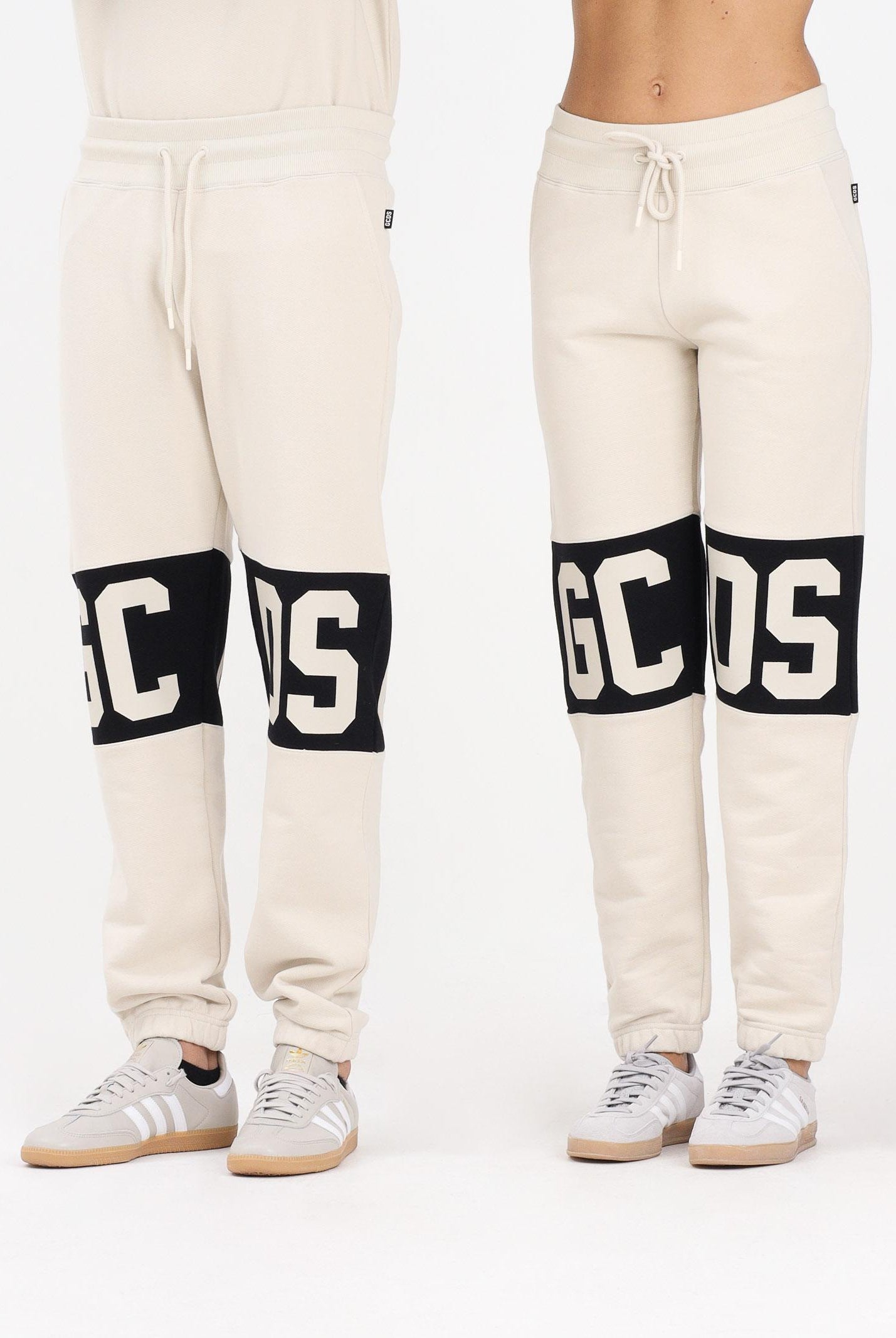 GCDS Pantalone sportivo panna per uomo e donna con banda logo a contrasto B1XM3001JD1 09 GCDS