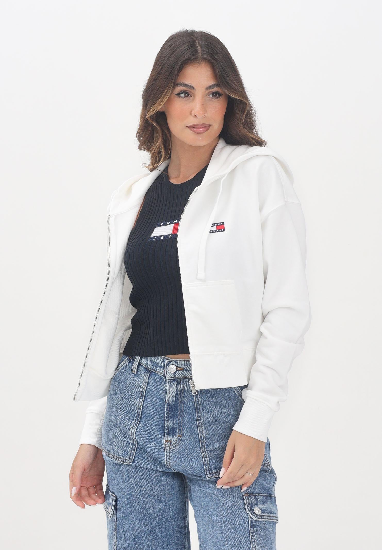 TOMMY JEANS Felpa con zip bianca da donna rifinita da logo DW0DW21147YBL TOMMY JEANS