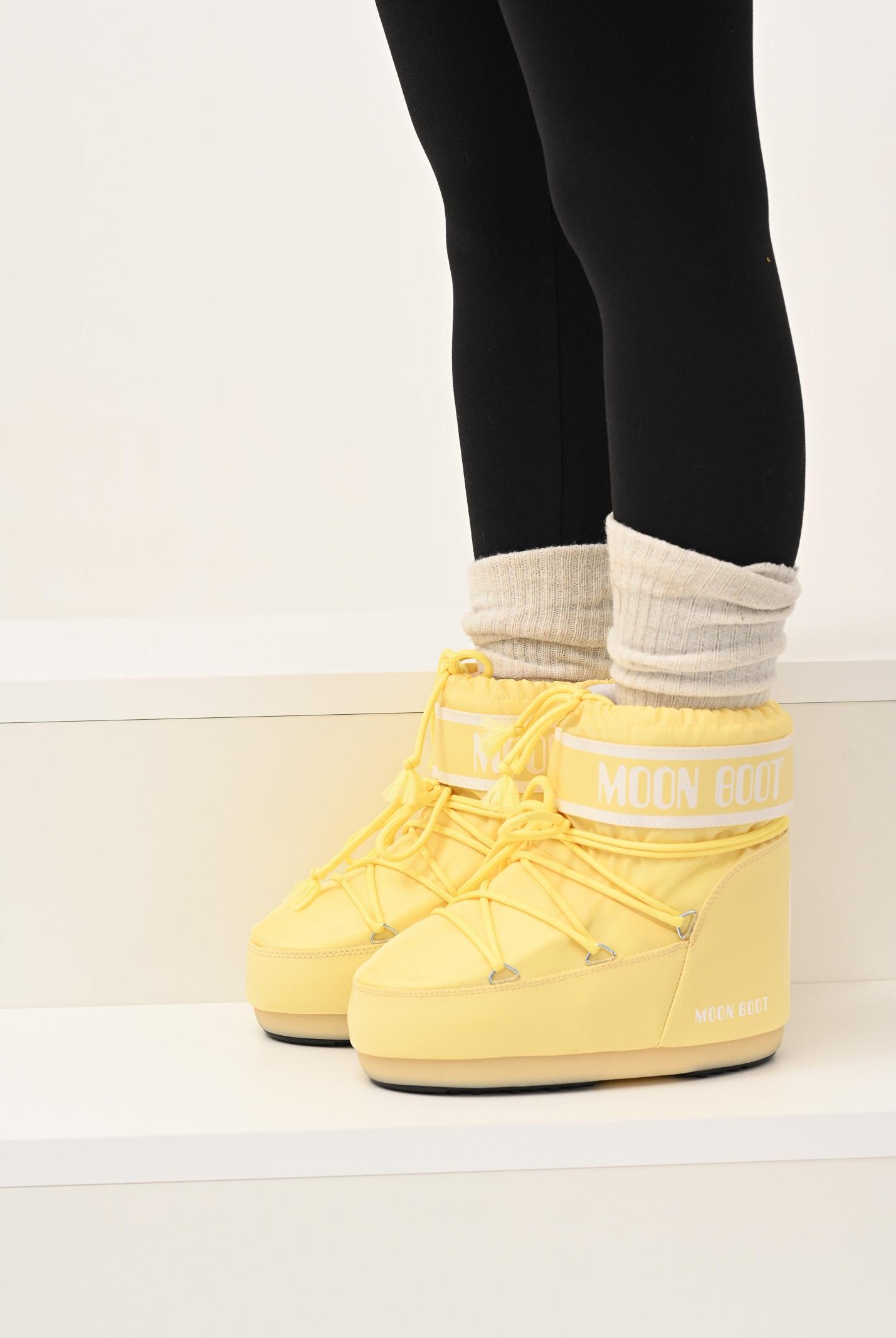 MOON BOOT Stivali da neve ICON LOW giallino per uomo e donna 80D1409340 B021 MOON BOOT