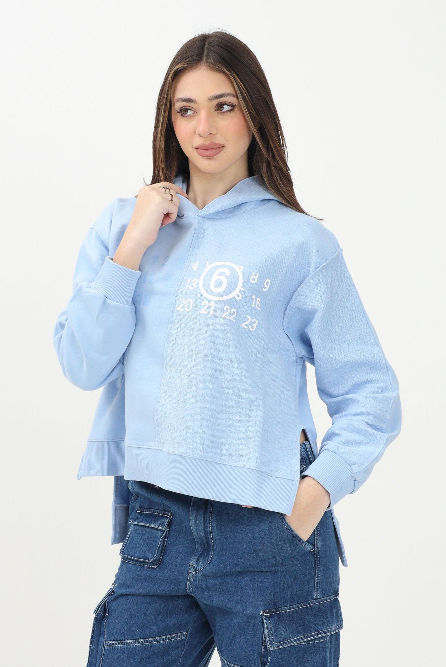 MAISON MARGIELA Felpa con cappuccio azzurra per donna, ragazze e bambine rifinita da grafica "Stamp Numbers" M60768MM04H M6807 MAISON MARGIELA