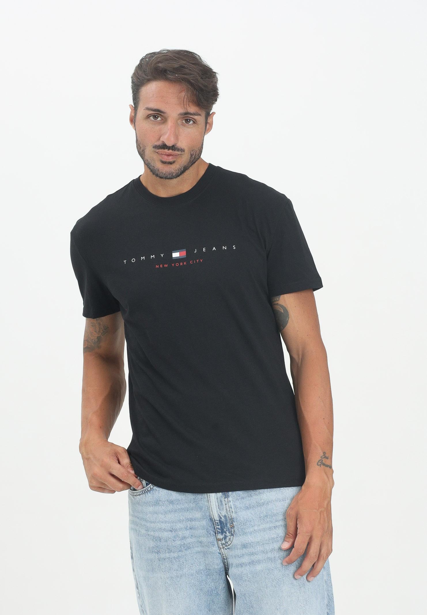 TOMMY JEANS T-shirt a manica corta nera da uomo con logo DM0DM21911BDS . TOMMY JEANS