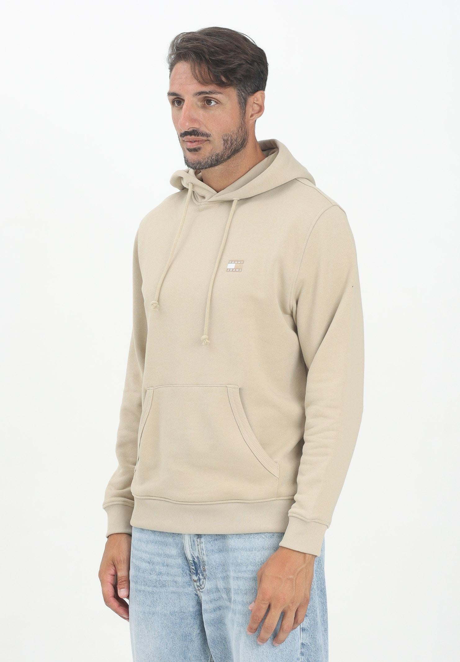 TOMMY JEANS Felpa con cappuccio beige da uomo rifinita da logo DM0DM20258RBV TOMMY JEANS