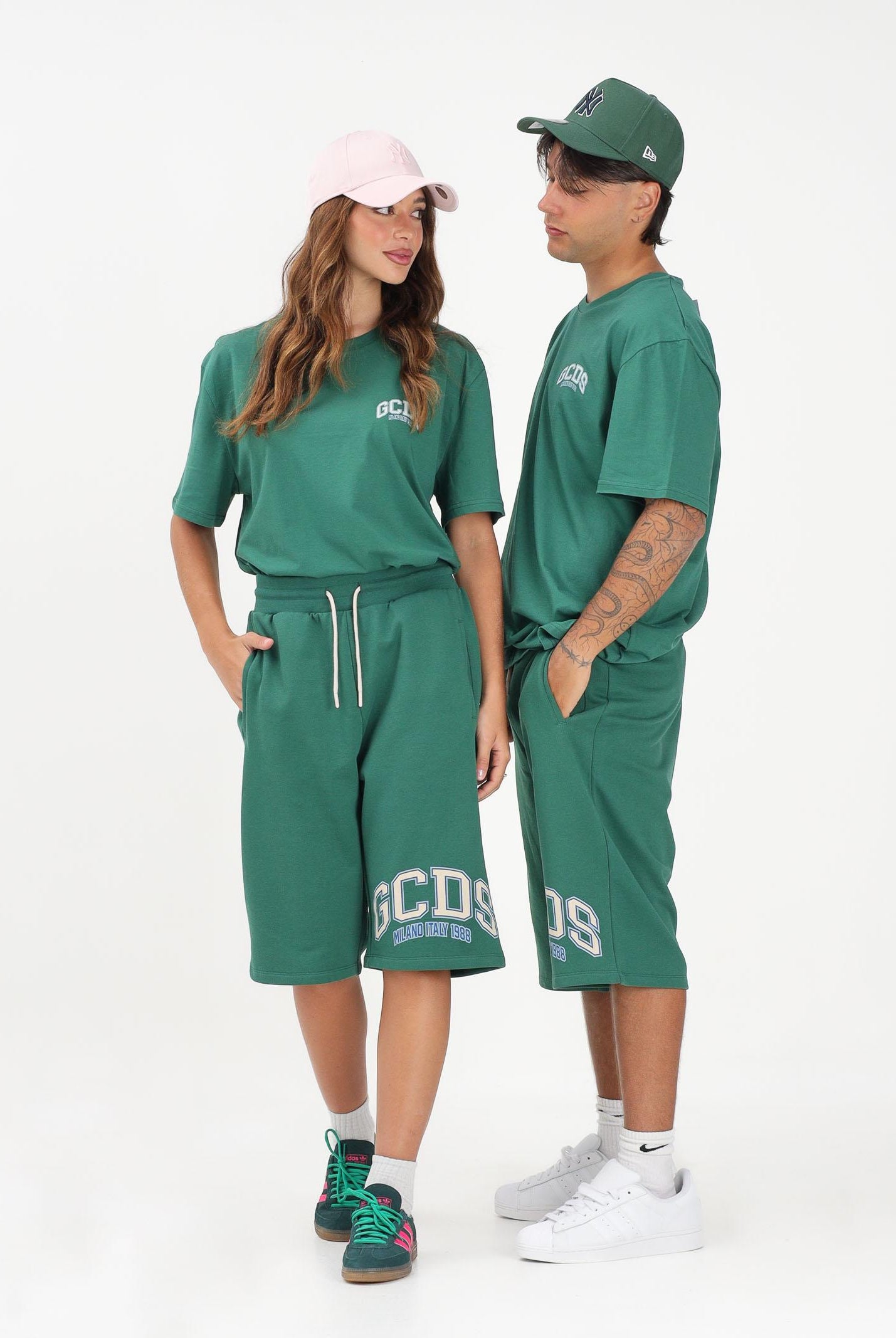 GCDS Shorts sportivo verde per uomo e donna con stampa logo C1MEQL216F004 883A GCDS