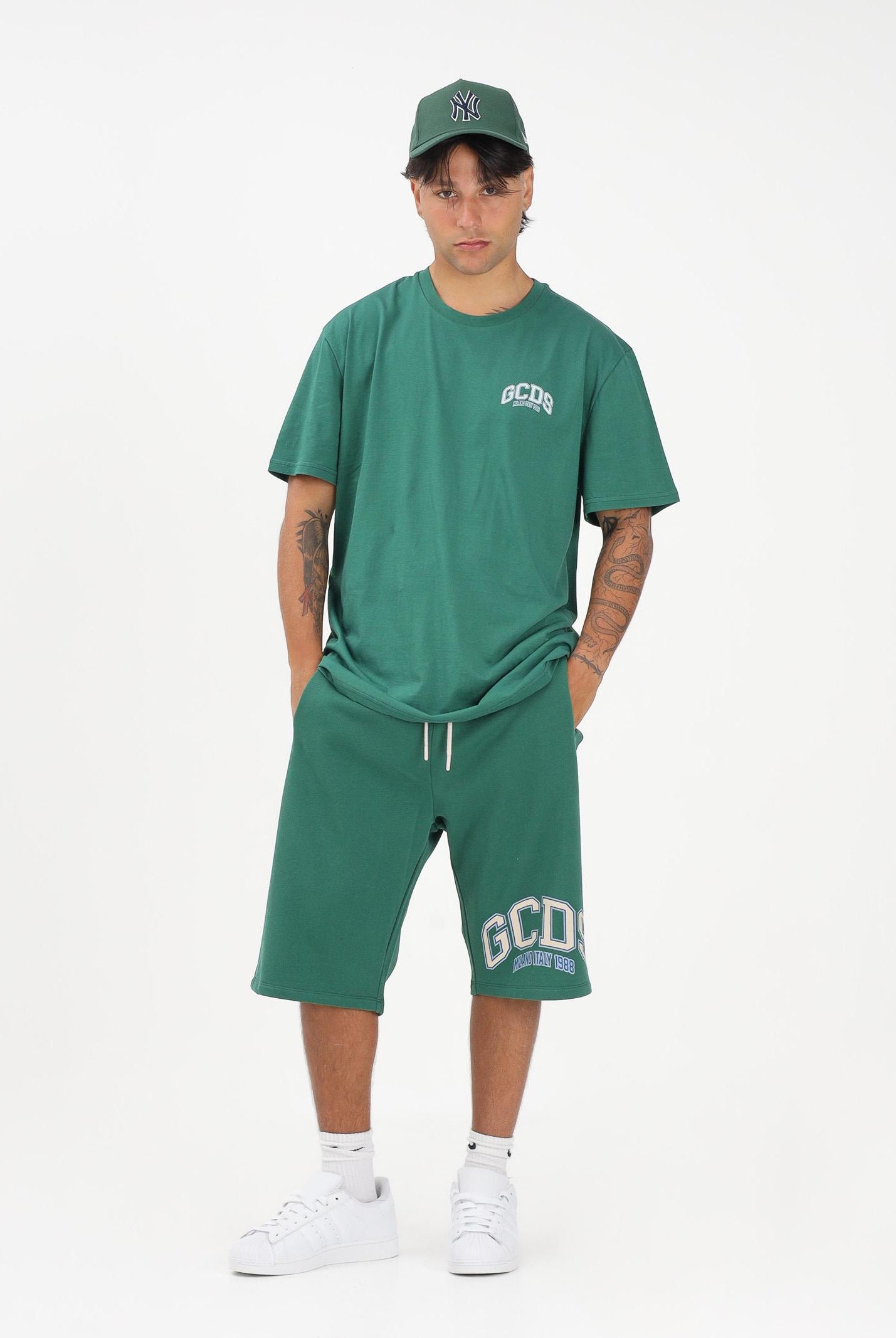 GCDS Shorts sportivo verde per uomo e donna con stampa logo C1MEQL216F004 883A GCDS