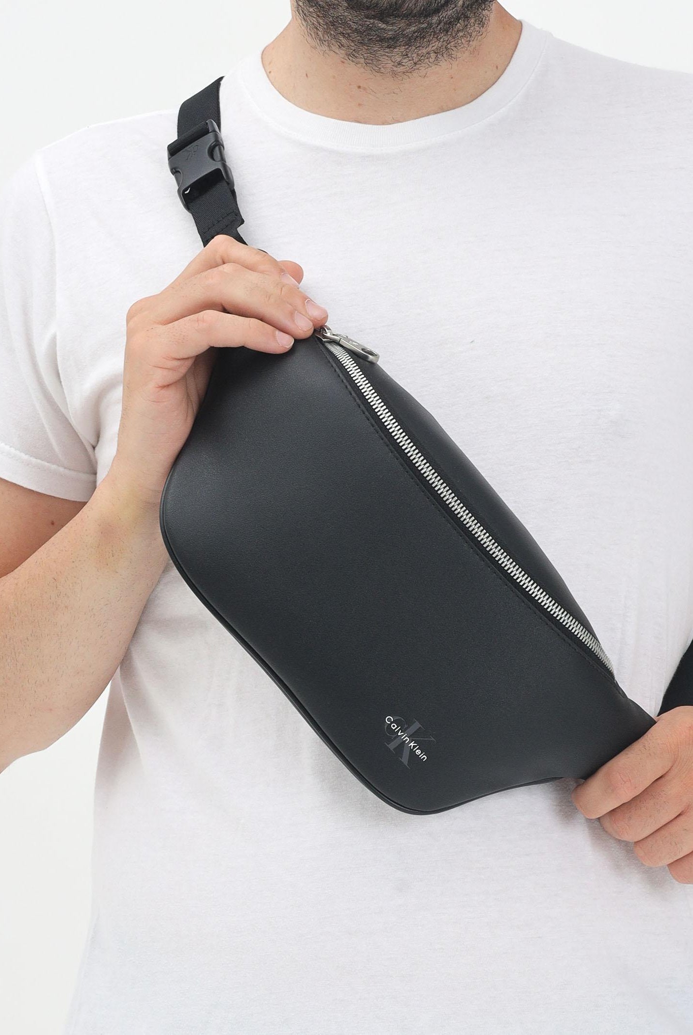 CALVIN KLEIN Marsupio nero da uomo con logo LV04G3012G UB1 CALVIN KLEIN