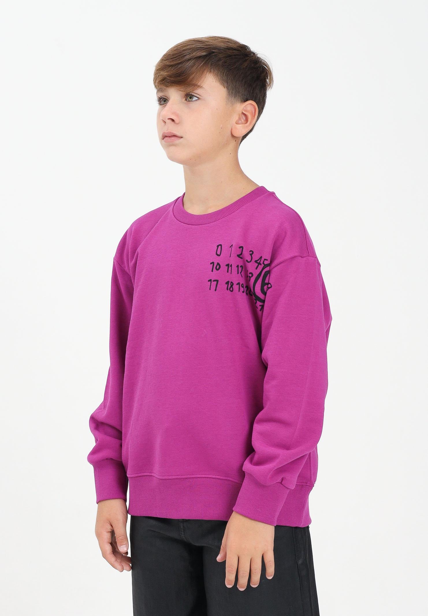 MAISON MARGIELA Felpa girocollo prugna per donna, ragazzi e bambini con il logo Hand Written effetto spennellato M60896MM02X M6602 MAISON MARGIELA