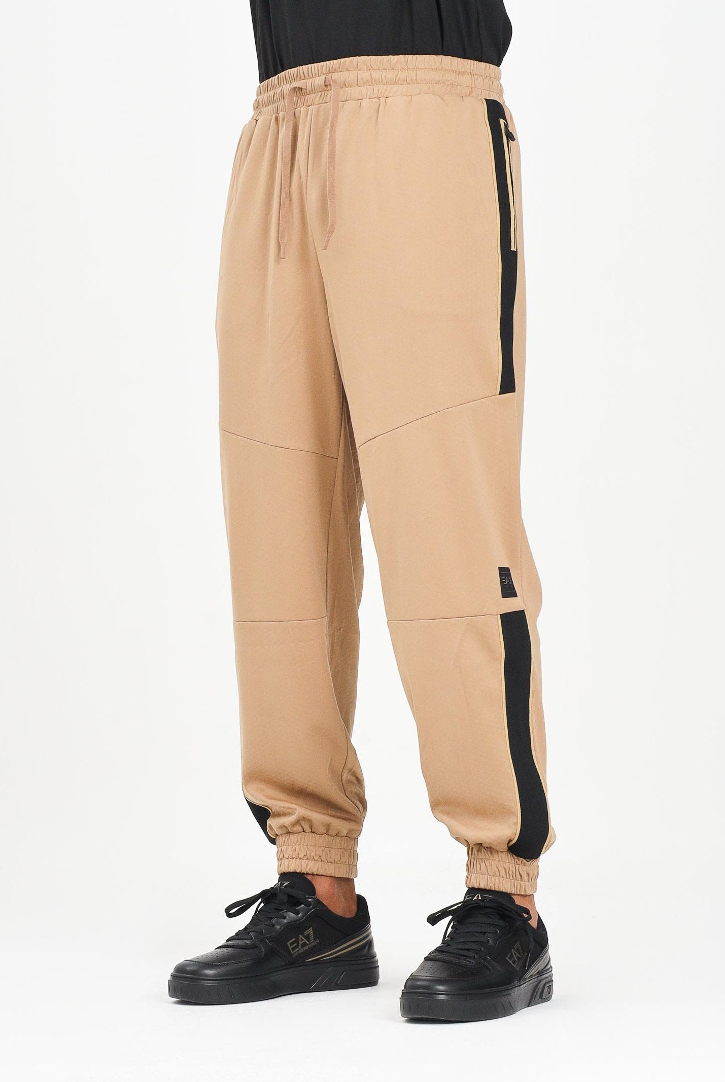 EA7 Pantalone sportivo beige da uomo con bande laterali e logo 7M000622AF17089 U6171 EA7