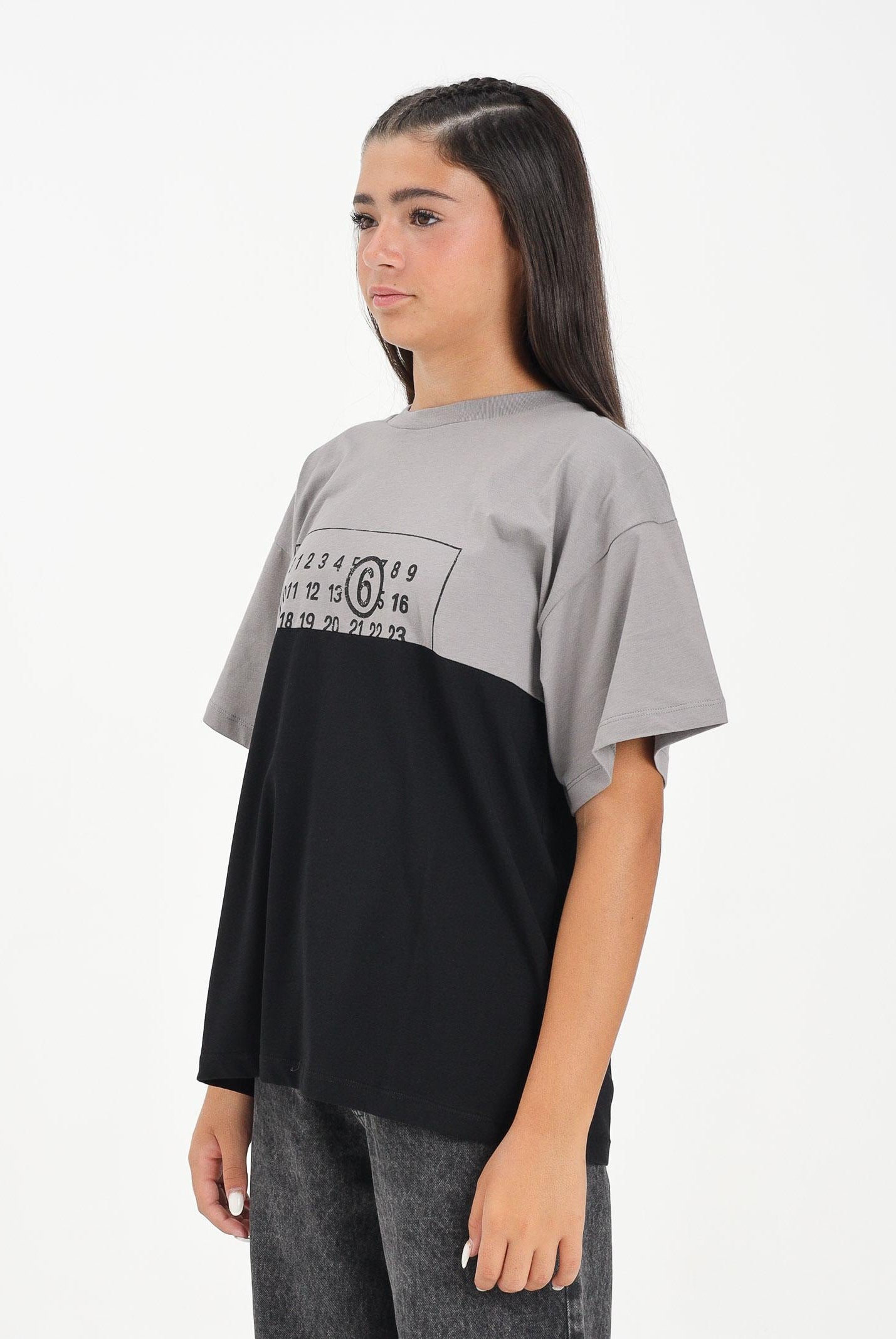 MAISON MARGIELA T-shirt a manica corta nera e grigia per donna, ragazzi e bambini caratterizzata da una costruzione re-cut M60876MM04I M6C37 MAISON MARGIELA