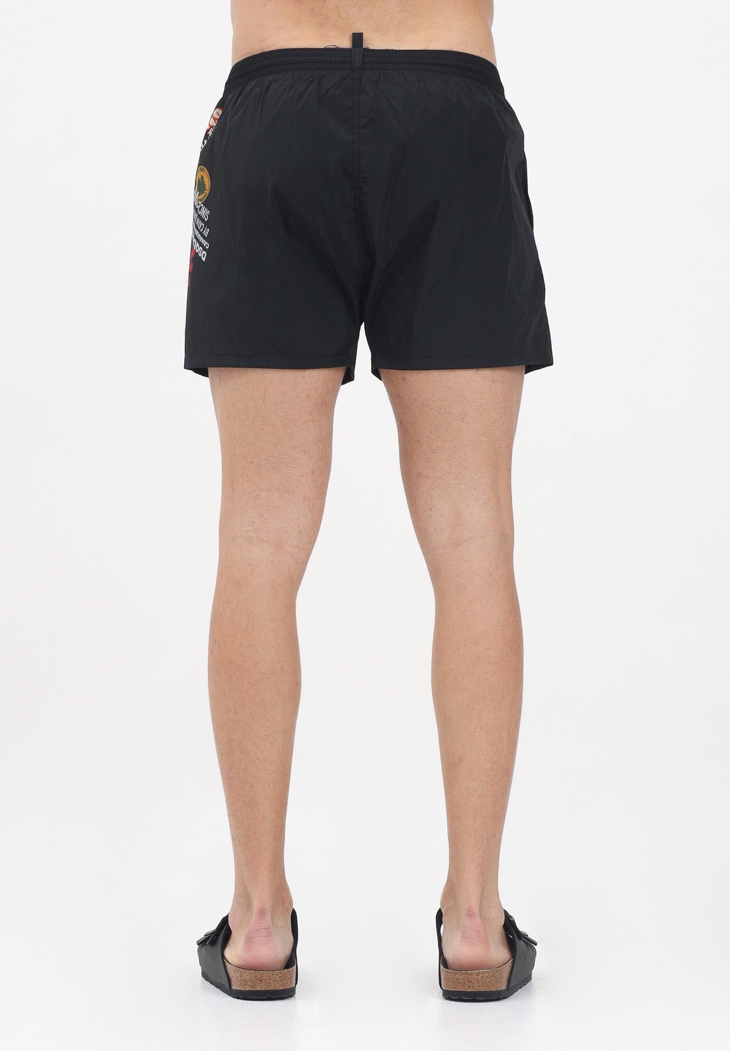 DSQUARED2 Shorts mare nero da uomo con maxi stampa D7B8P6080 001 DSQUARED2