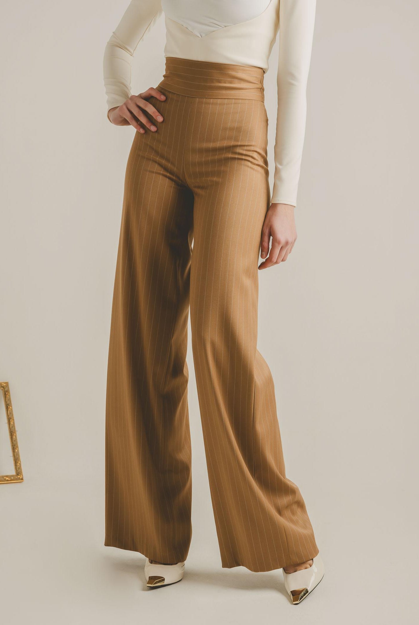 SANTAS Pantalone elegante POUVOIR color miele da donna con micro gessatura PV2626 MI SANTAS