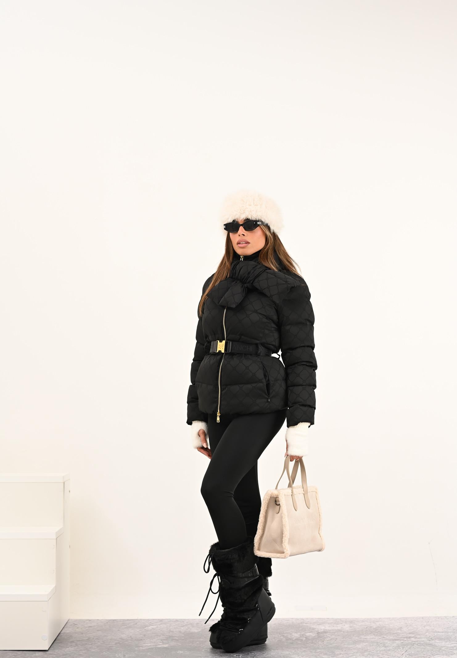 VICOLO Leggings nero da donna con dettaglio alla caviglia UF0161 NE VICOLO