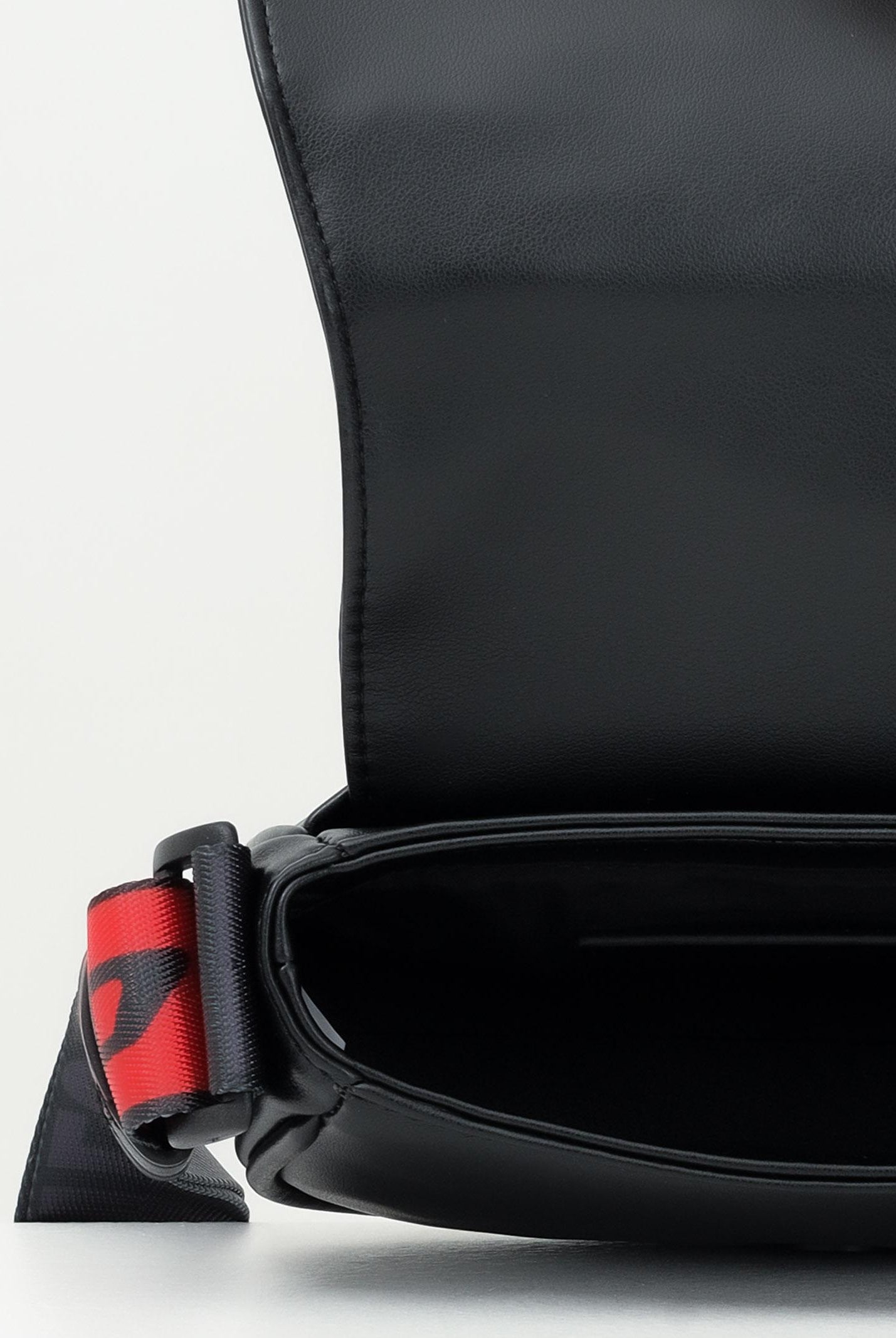 DIESEL Borsa a tracolla Crossbody nera da donna J02138PR525 T8013 DIESEL