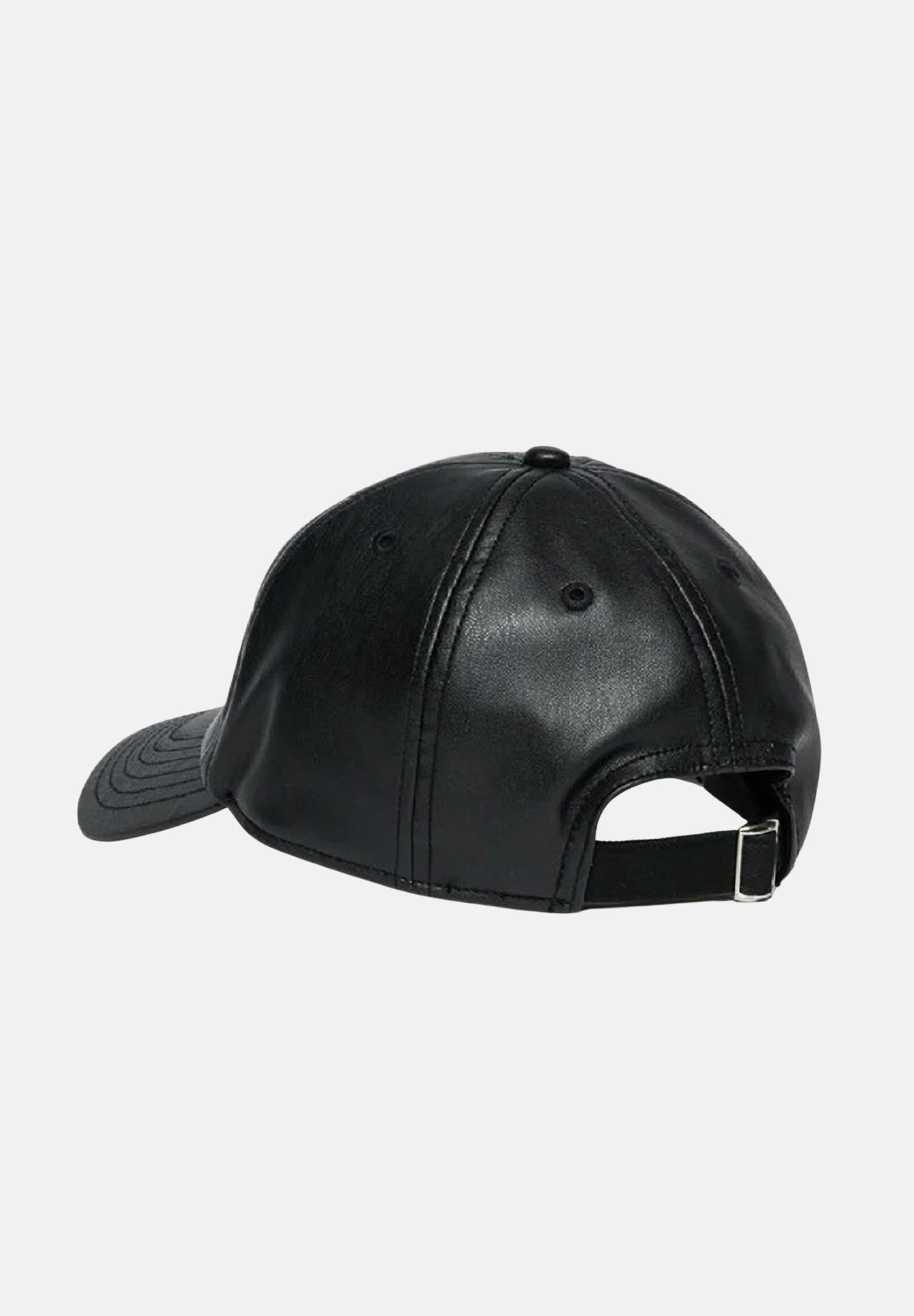 MAISON MARGIELA Cappello con visiera nero per uomo e donna realizzato in eco-pelle con patch logo M60919MM05T M6900 MAISON MARGIELA