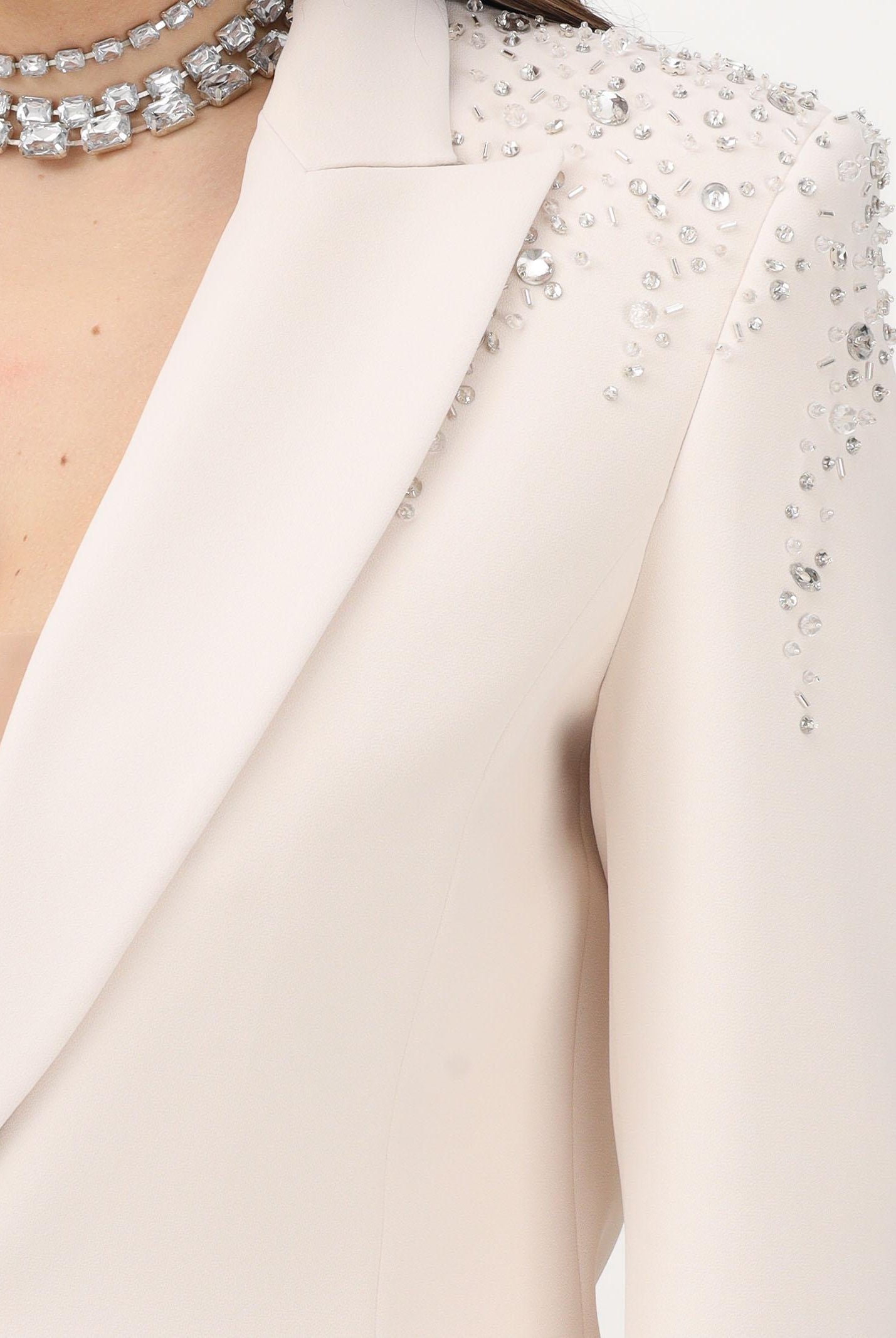 ALMA SANCHEZ Giacca Maxilt panna da donna con applicazioni gioiello sulle spalle AS26012T MA ALMA SANCHEZ