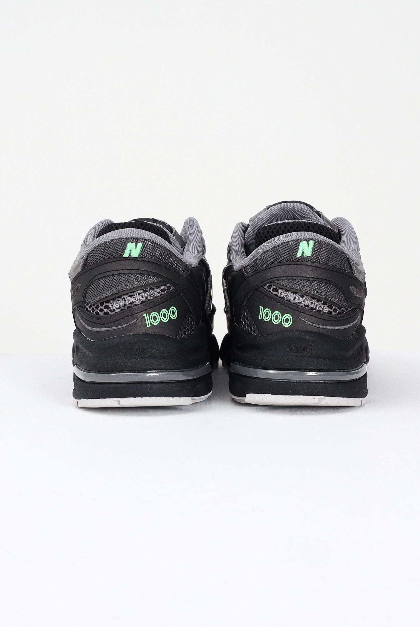 NEW BALANCE Sneakers 1000 nere per uomo e donna M1000T . NEW BALANCE