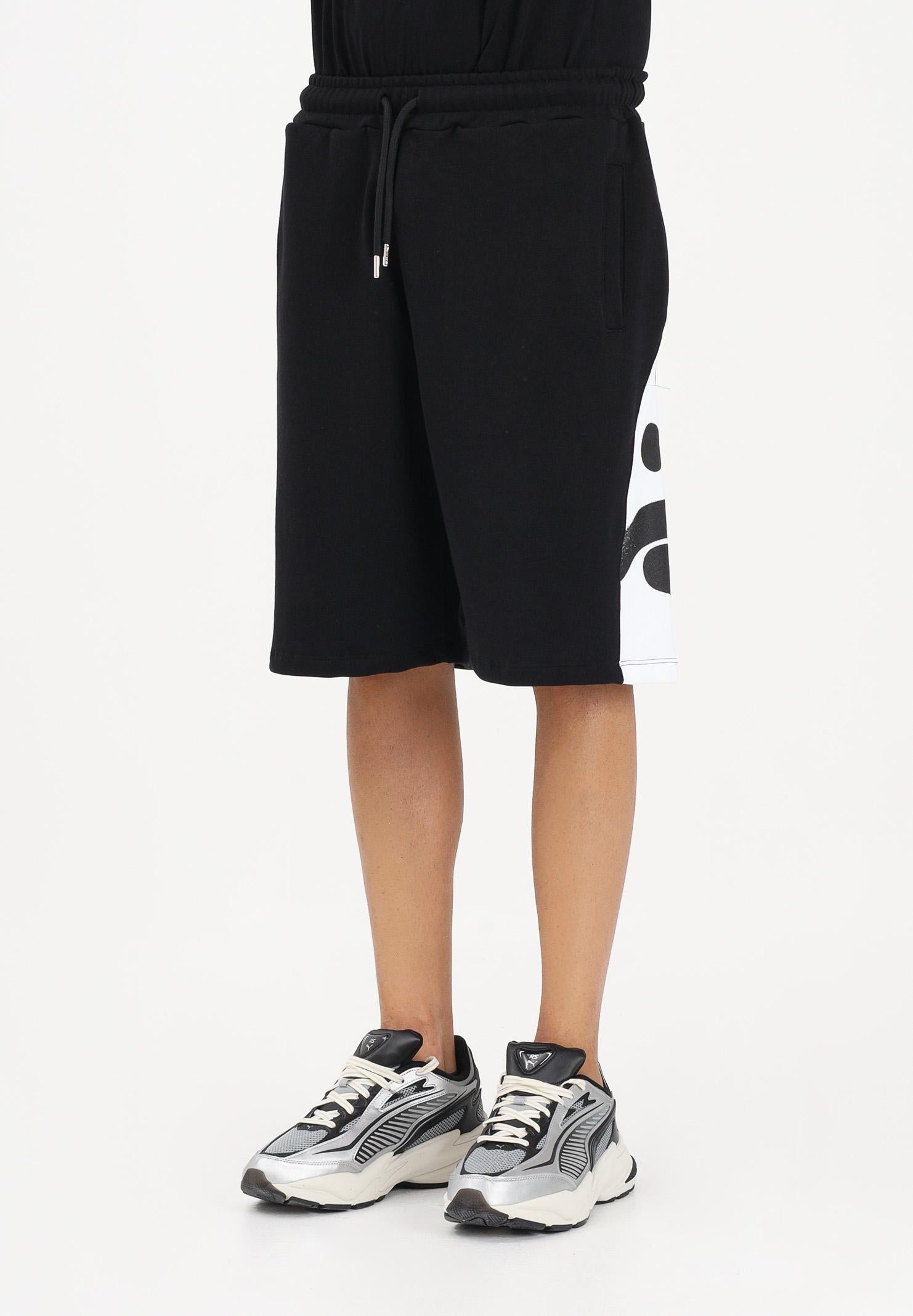 DISCLAIMER Shorts nero da uomo con stampa sul retro 26EDS55433 NEBI DISCLAIMER