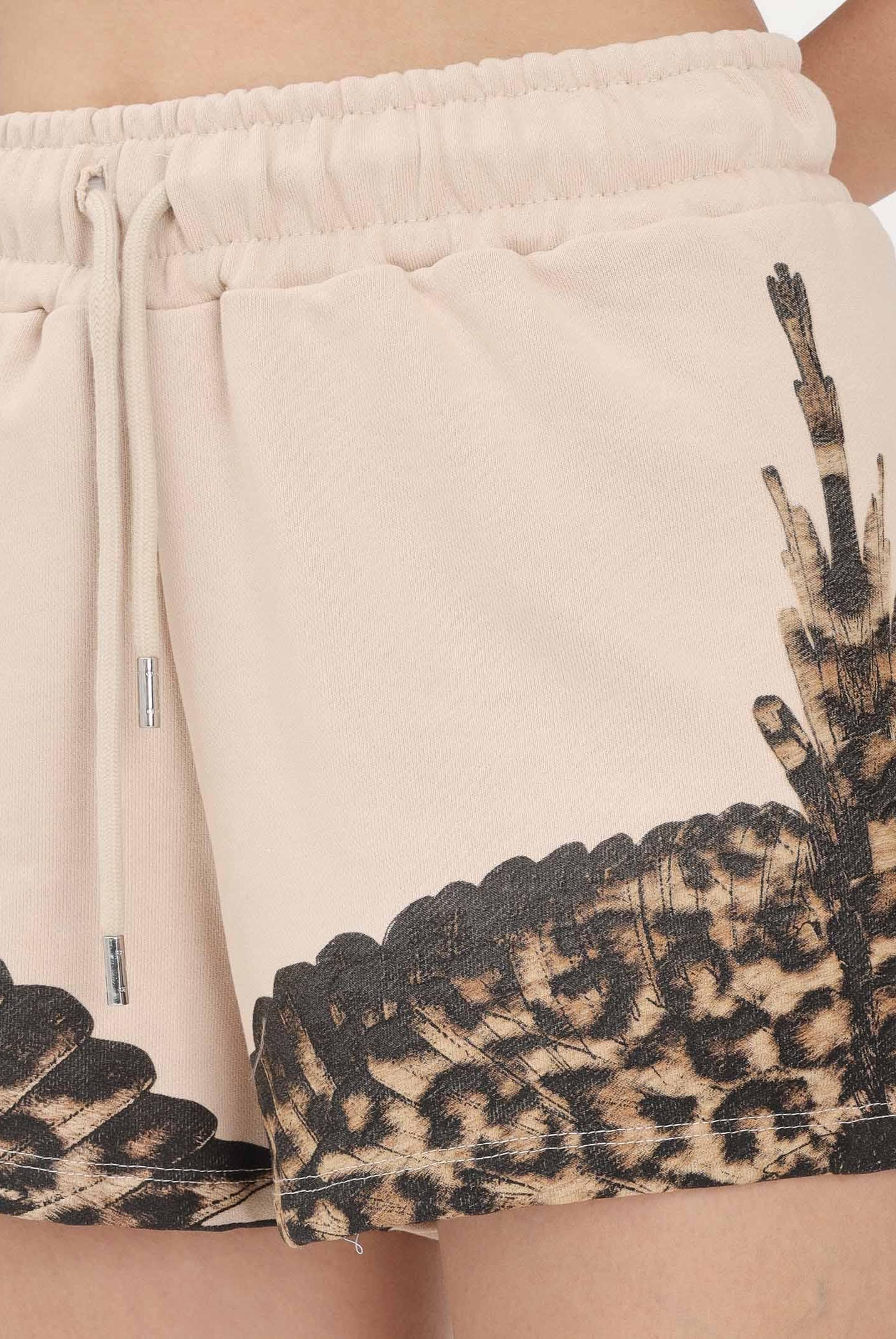 MARCELO BURLON COUNTY OF MILAN Shorts beige da donna con stampa 26ECM30168 SAAN MARCELO BURLON COUNTY OF MILAN