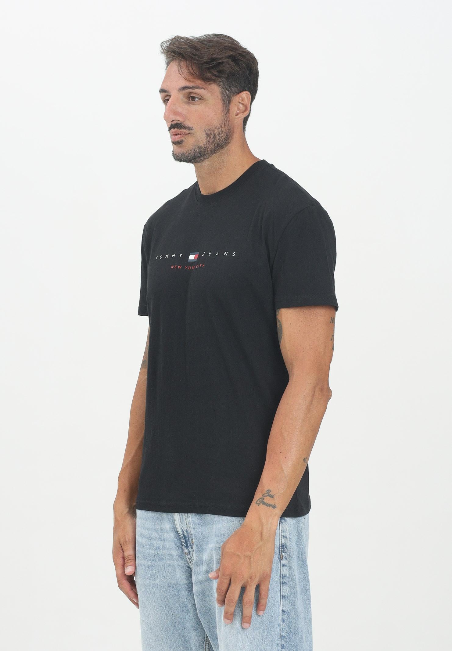 TOMMY JEANS T-shirt a manica corta nera da uomo con logo DM0DM21911BDS TOMMY JEANS