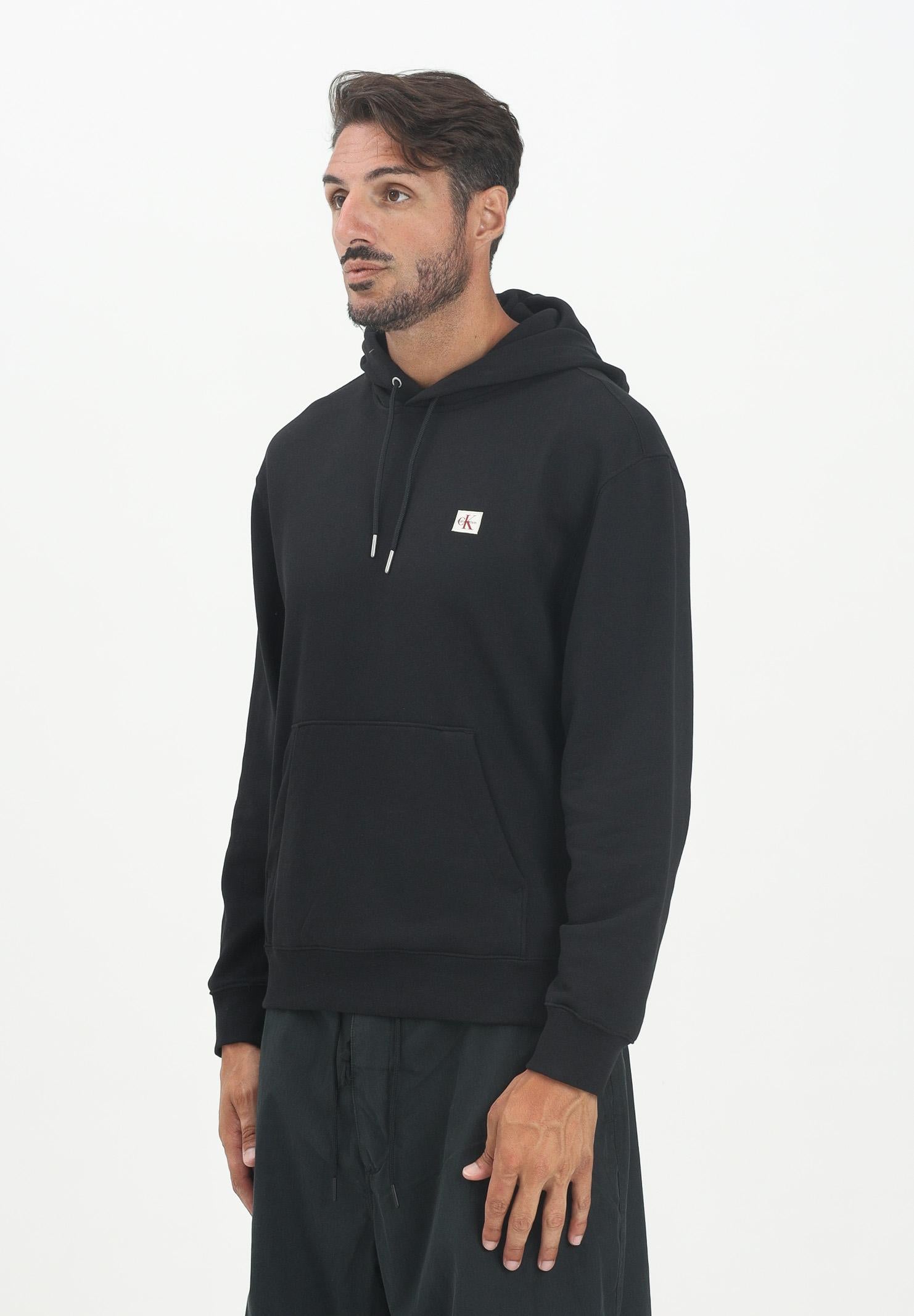 CALVIN KLEIN JEANS Felpa con cappuccio nera da uomo con stemma logo LV04RC274GUB1 . CALVIN KLEIN JEANS