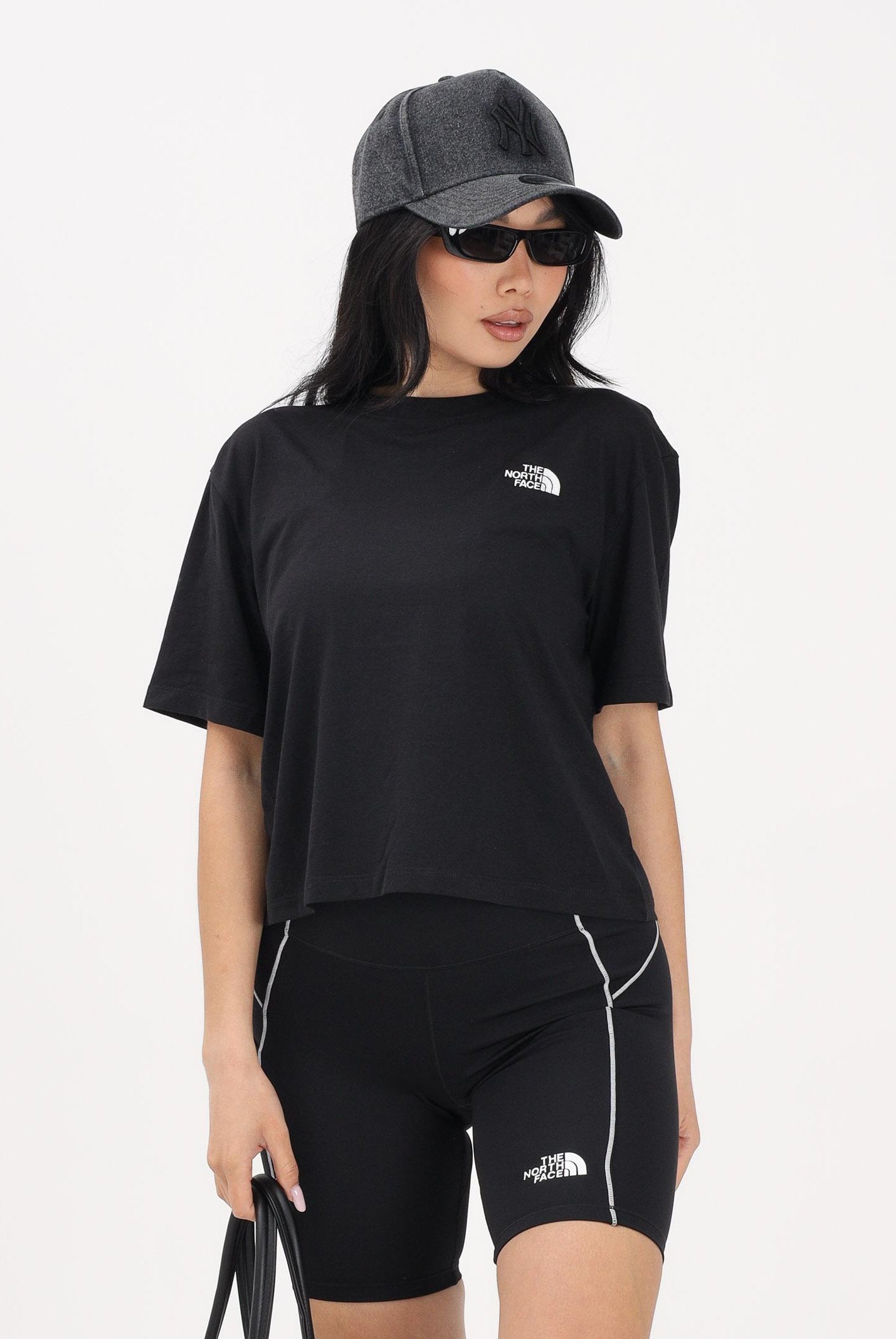 THE NORTH FACE T-shirt a manica corta Evolution Simple Dome Cropped Relaxed nera da donna NF0A8FDHJK31 . THE NORTH FACE
