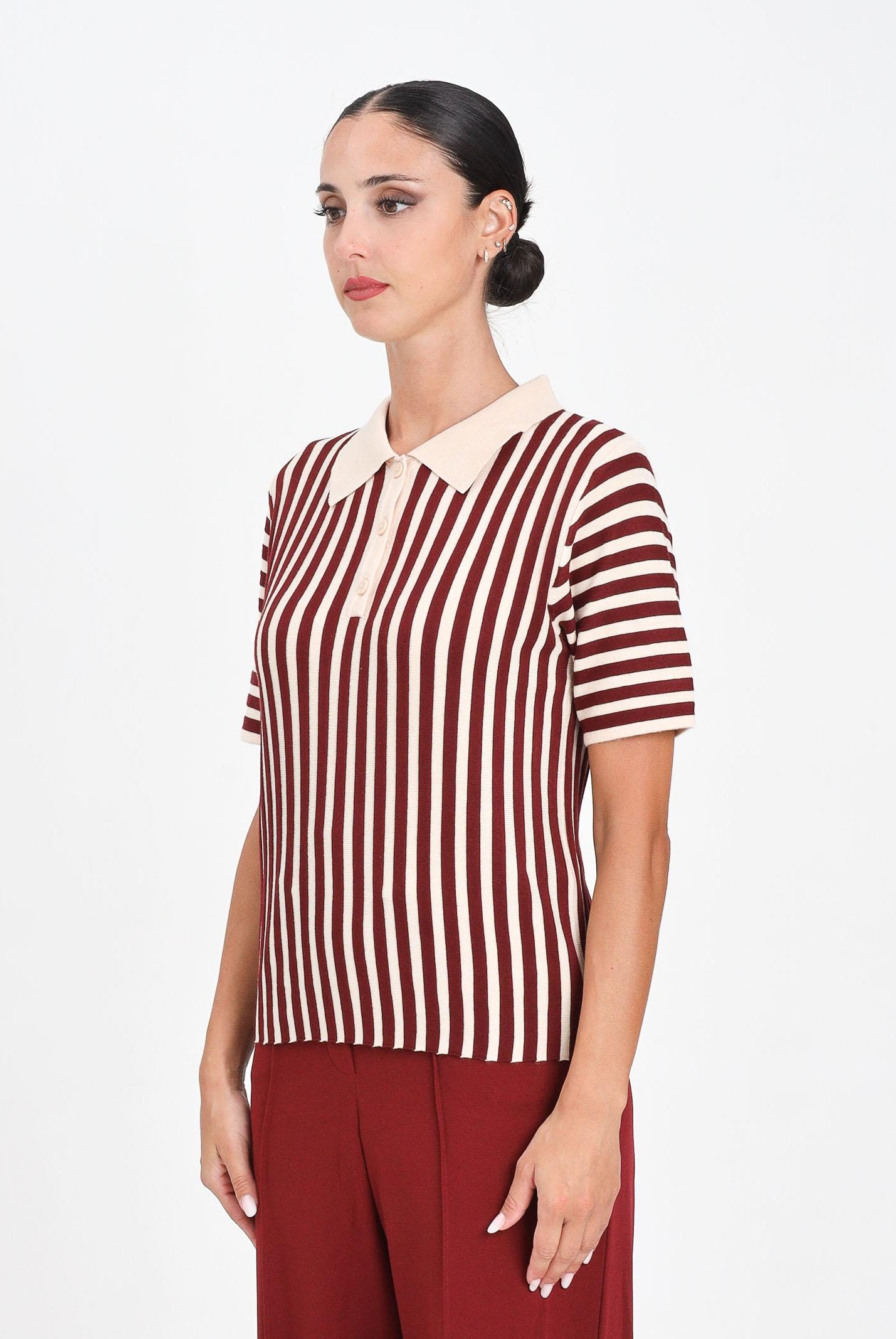 JDY Polo da donna caratterizzata da righe verticali in contrasto beige e bordeaux 15354079 cabarnet JDY