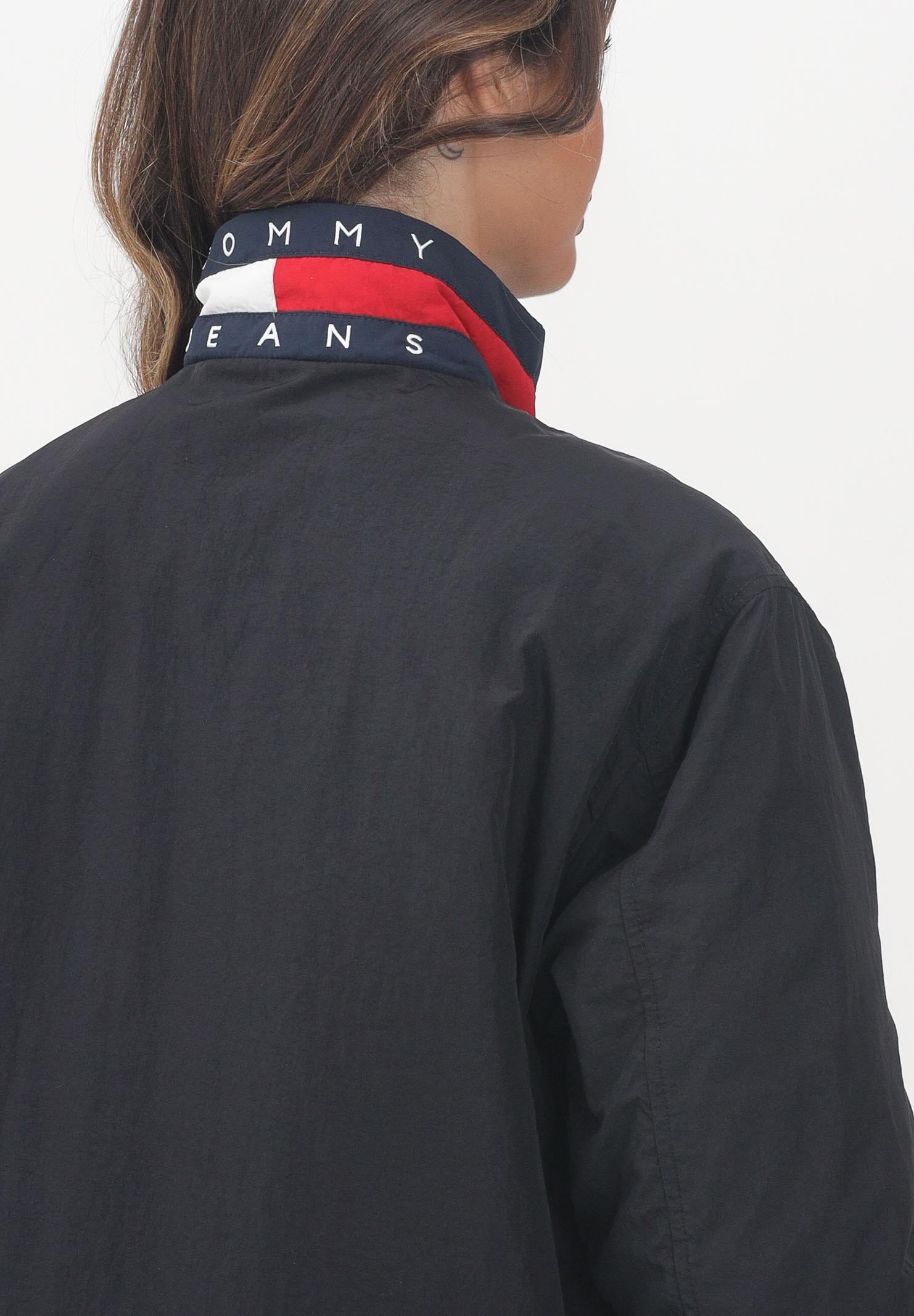 TOMMY JEANS Giacca trapuntata nera da donna con logo Tommy Jeans DW0DW21436BDS TOMMY JEANS