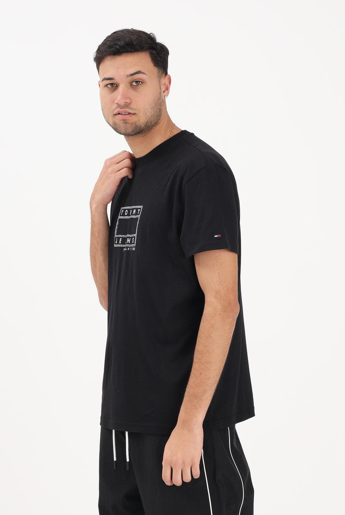 TOMMY JEANS T-shirt a manica corta nera da uomo con logo a timbro DM0DM22317 BDS TOMMY JEANS