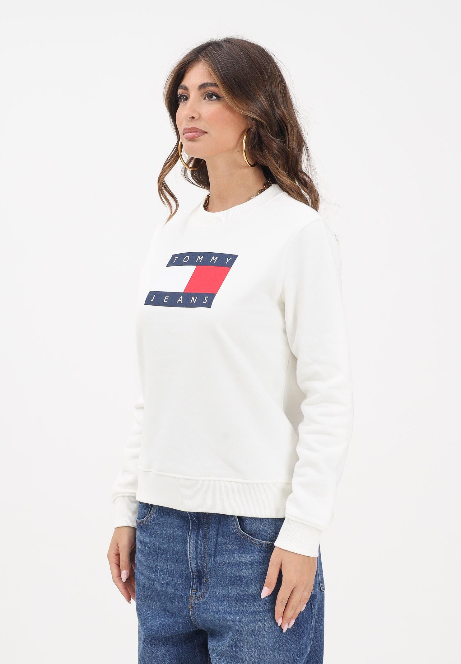 TOMMY JEANS Felpa girocollo bianca da donna con stampa logo DW0DW22564 YBL TOMMY JEANS