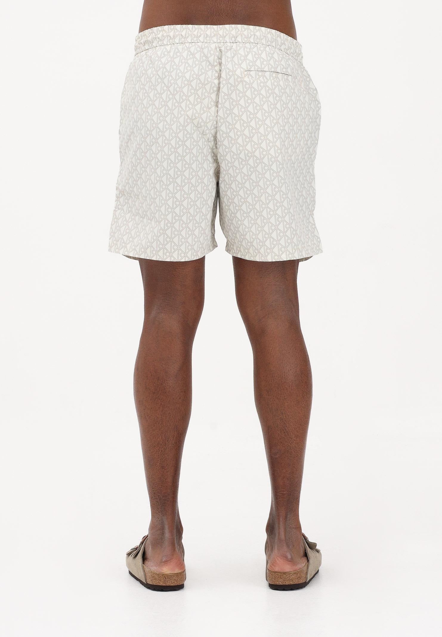 CALVIN KLEIN Shorts mare panna da uomo con micro fantasia monogram LV00N61027 3AF CALVIN KLEIN