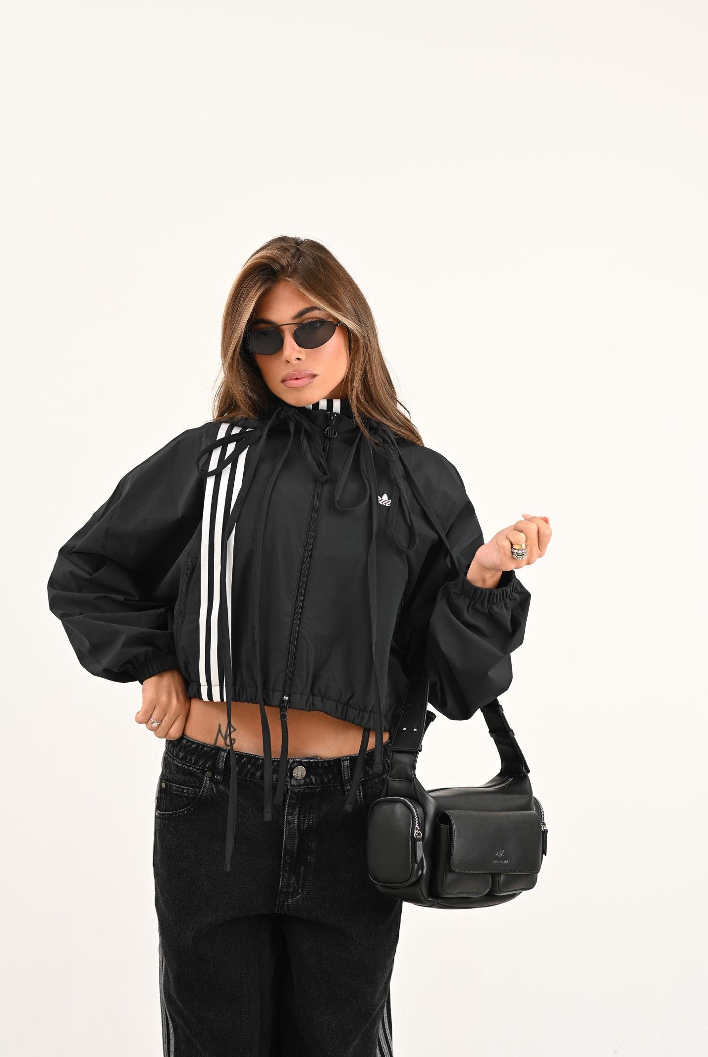 ADIDAS ORIGINALS Giacca a vento Ribbon Off Placed 3 Stripes nera da donna JX2698 . ADIDAS ORIGINALS