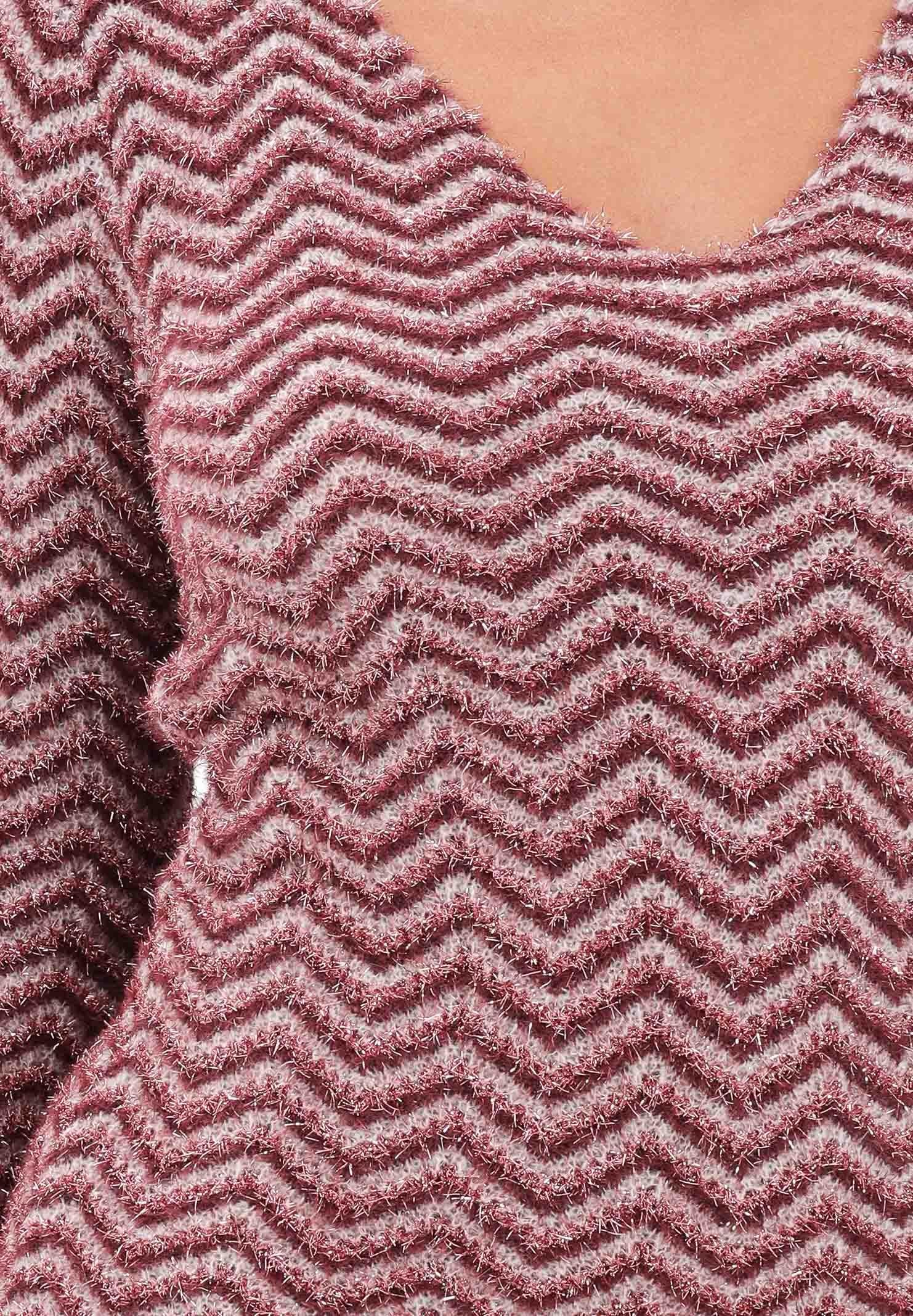 AKEP Abito corto caratterizzato da un motivo a zig-zag nei toni del bordeaux e rosa da donna VSKD11002 V1 AKEP