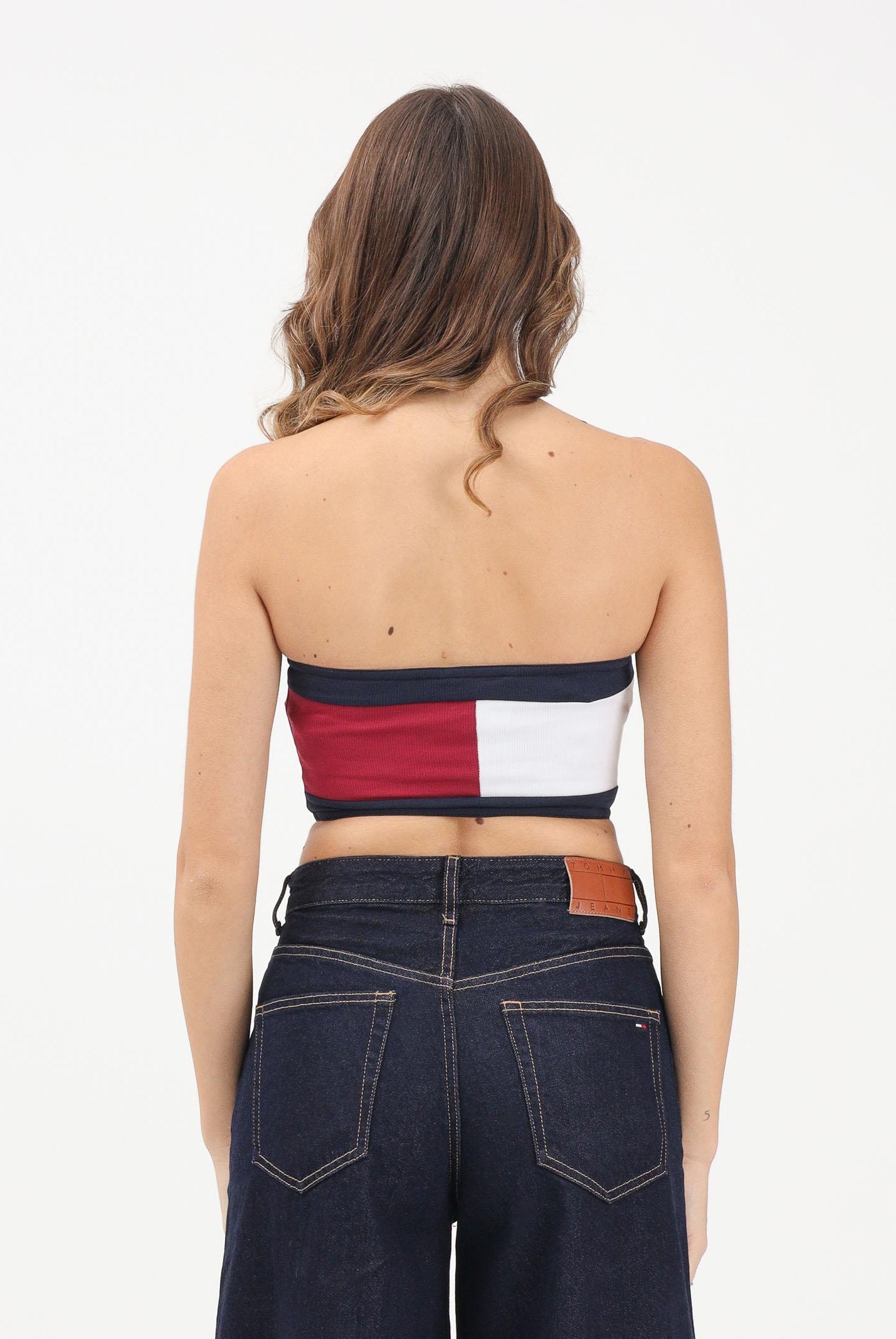 TOMMY JEANS Top caratterizzato dal classico motivo color block nei toni del bianco blu e bordeaux da donna DW0DW22637 VLC TOMMY JEANS