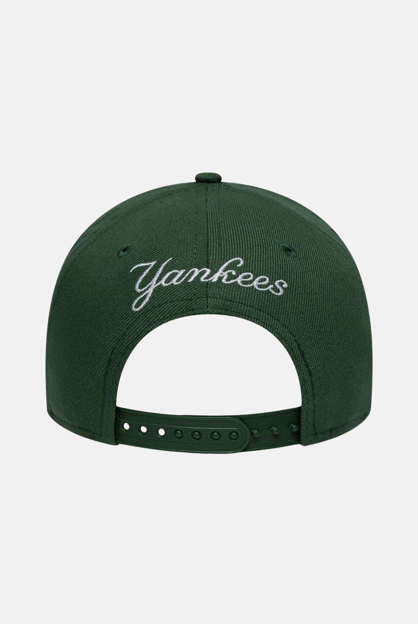 NEW ERA Cappello con visiera 9FORTY E-Frame New York Yankees MLB Outline Script verde per uomo e donna 60771813 . NEW ERA