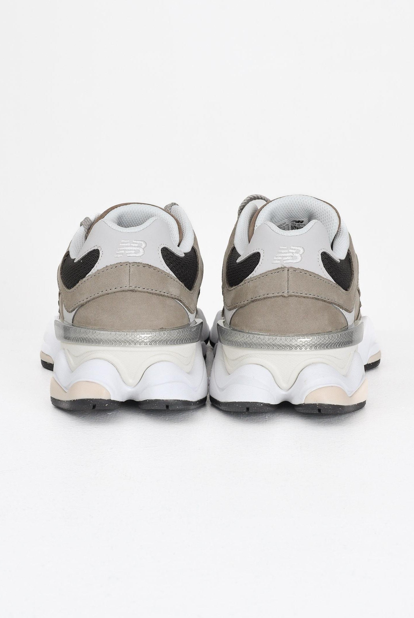 NEW BALANCE Sneakers 9060 tortora da uomo U9060CTA . NEW BALANCE