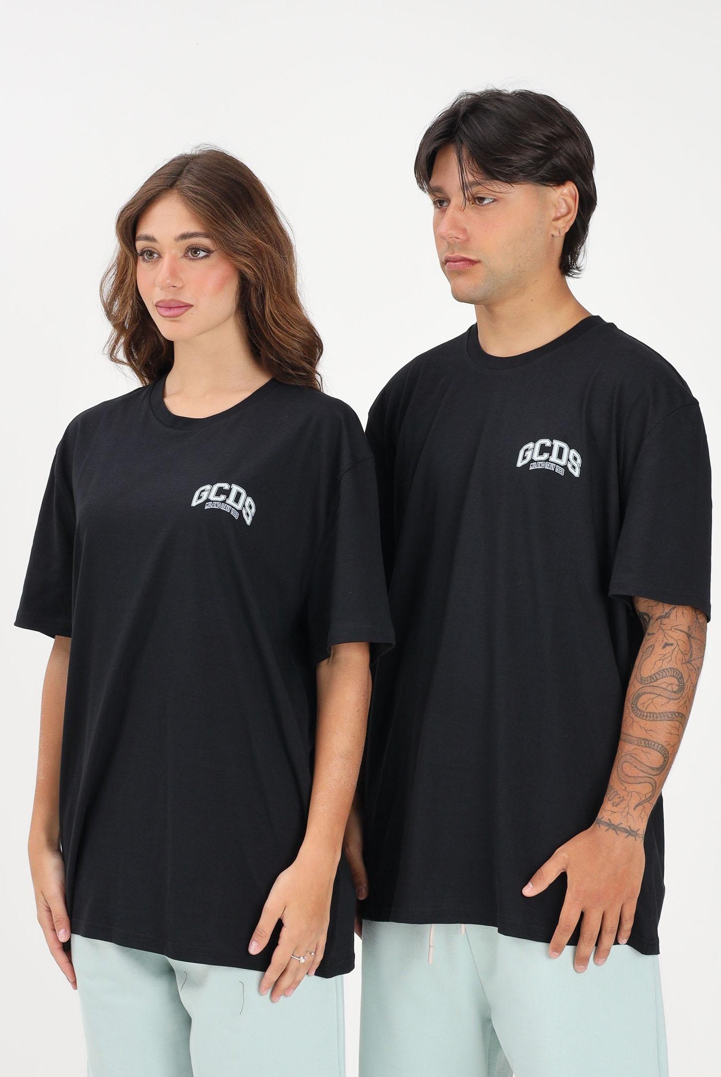 GCDS T-shirt a manica corta nera per uomo e donna con stampa logo C1MEQC041J104 999G GCDS