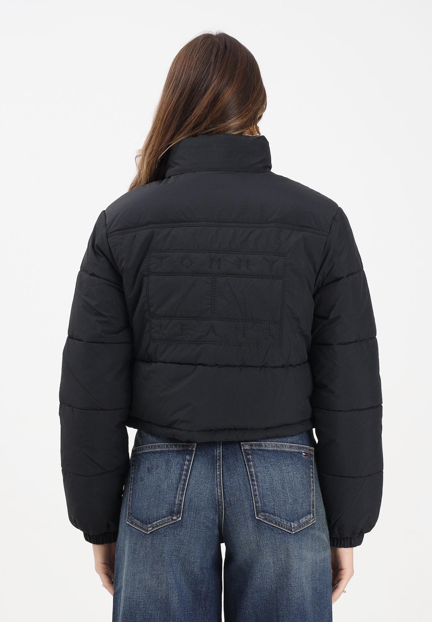 TOMMY JEANS Piumino nero da donna con logo DW0DW21620BDS TOMMY JEANS