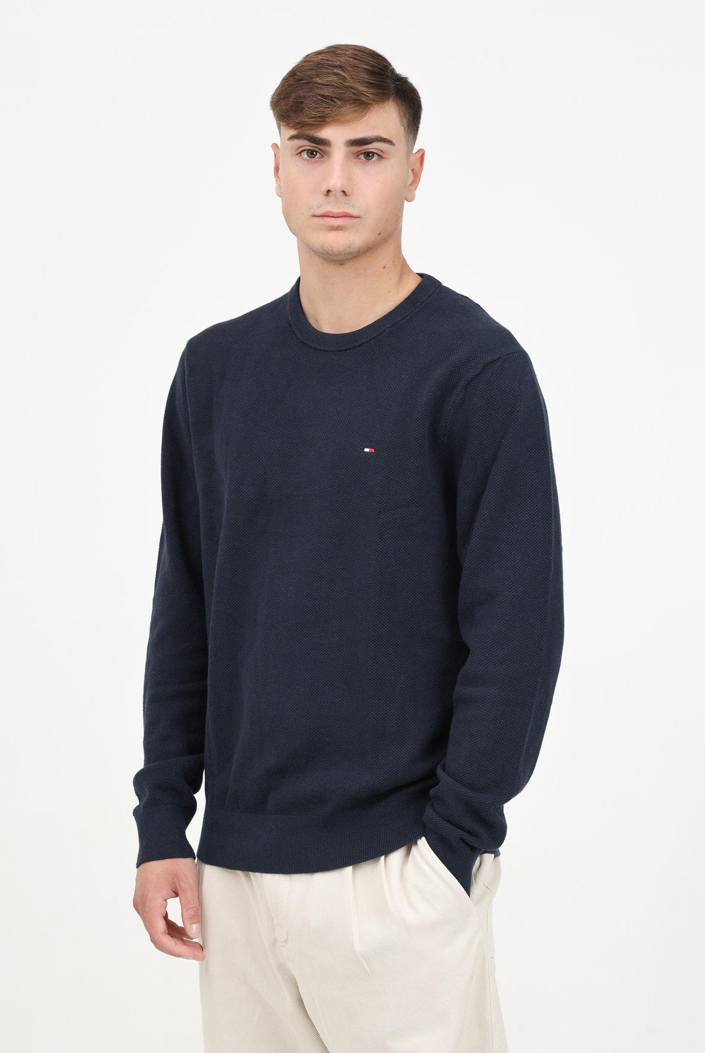 Maglioncino girocollo blu da uomo con ricamo bandierina MW0MW36347 DW5 TOMMY HILFIGER