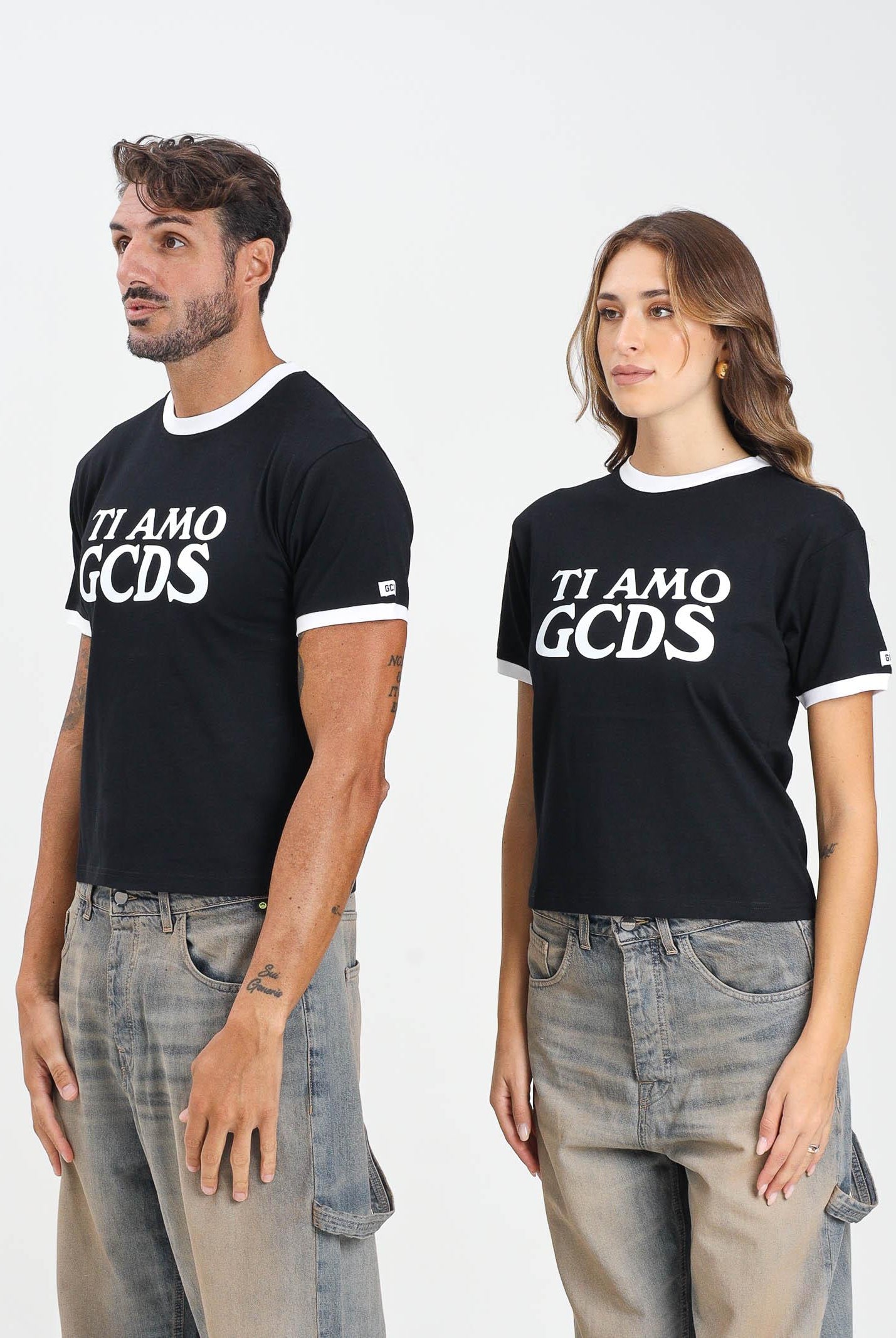 GCDS T-shirt a manica corta nera per uomo e donna con stampa Ti Amo GCDS A2OM2308JG4 99 GCDS